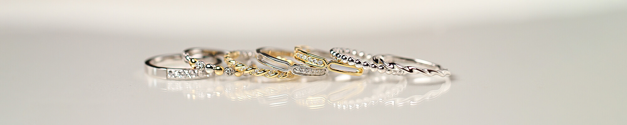 Goldfarbene Ringe