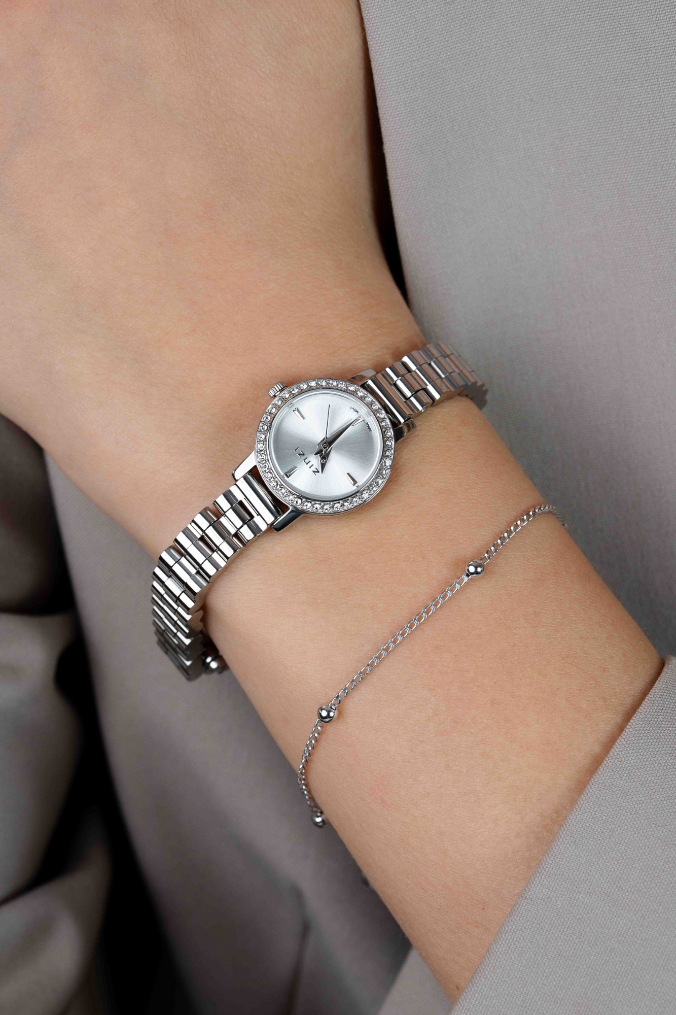 ZINZI Etoile Uhr 20mm Silber-Sunray Zifferblatt Silberfarbige Stahlgehäuse rundum besetzt mit  weißen Kristallen und Silverfarbige Armband ZIW3202
