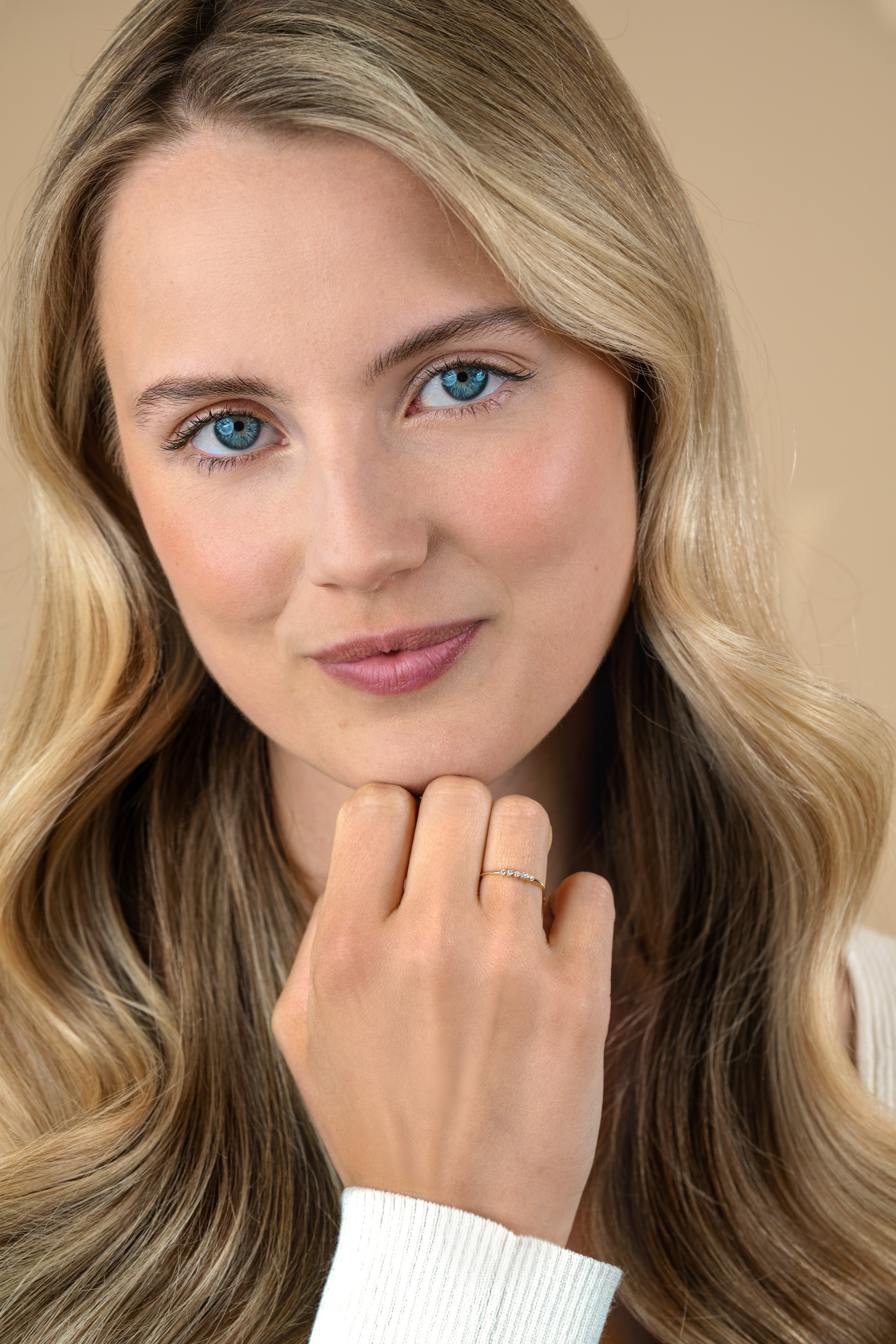 ZINZI Gold 14kt goldener Schiebering, besetzt mit fünf runden weißen Zirkonias ZGR532