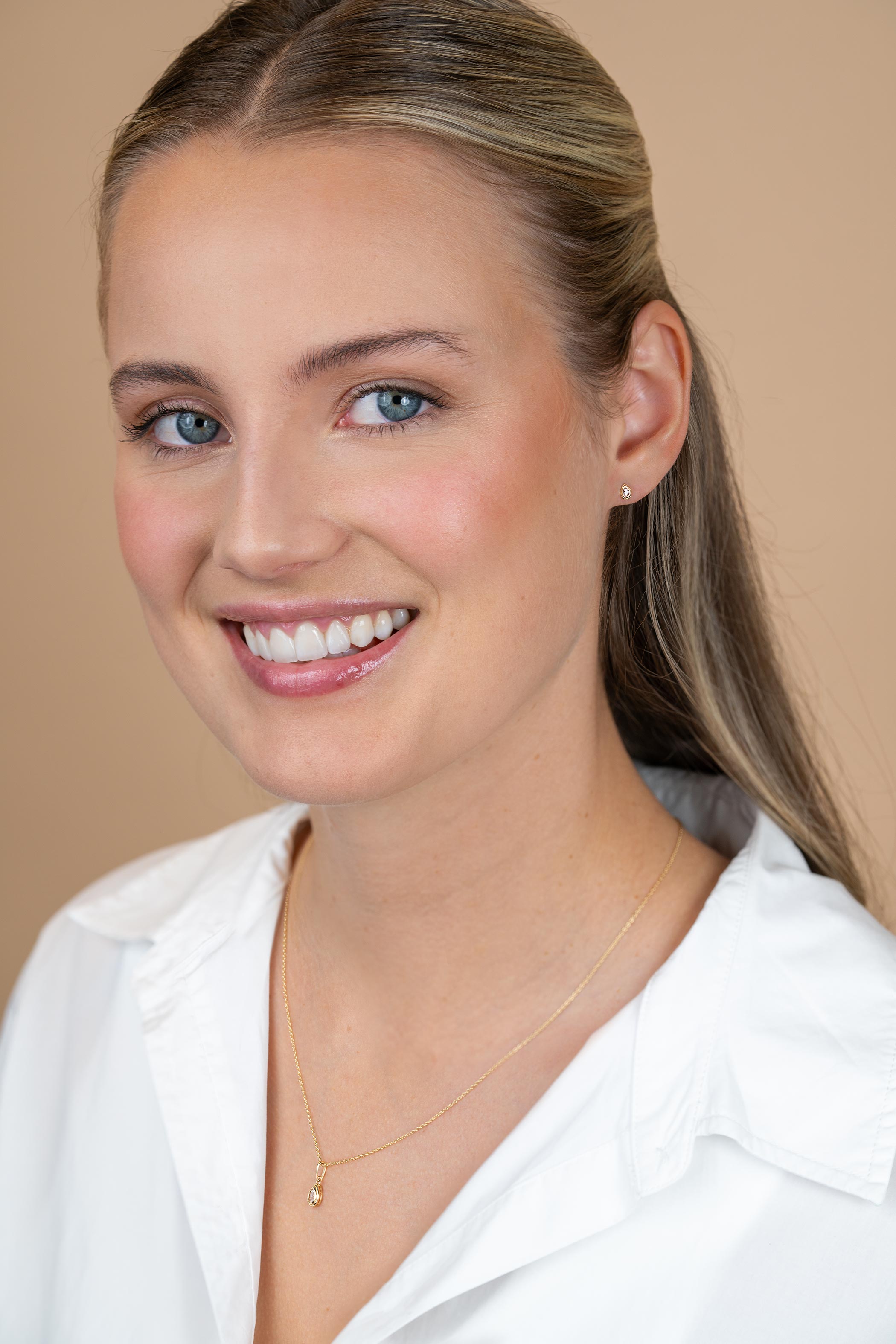 ZINZI GOLD oorknopje peervorm met zirconia