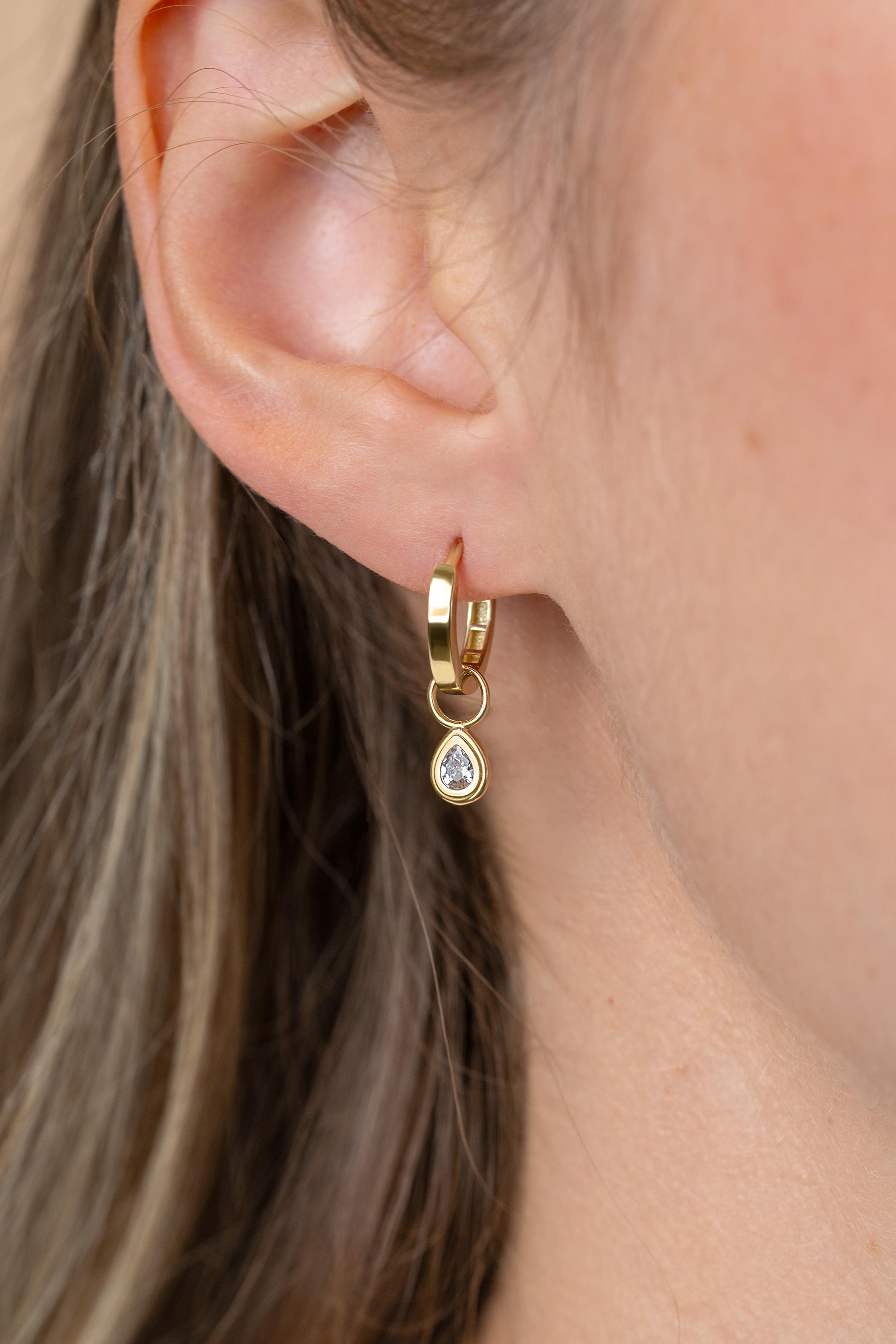 ZINZI GOLD oorbedels peervormig met zirconia