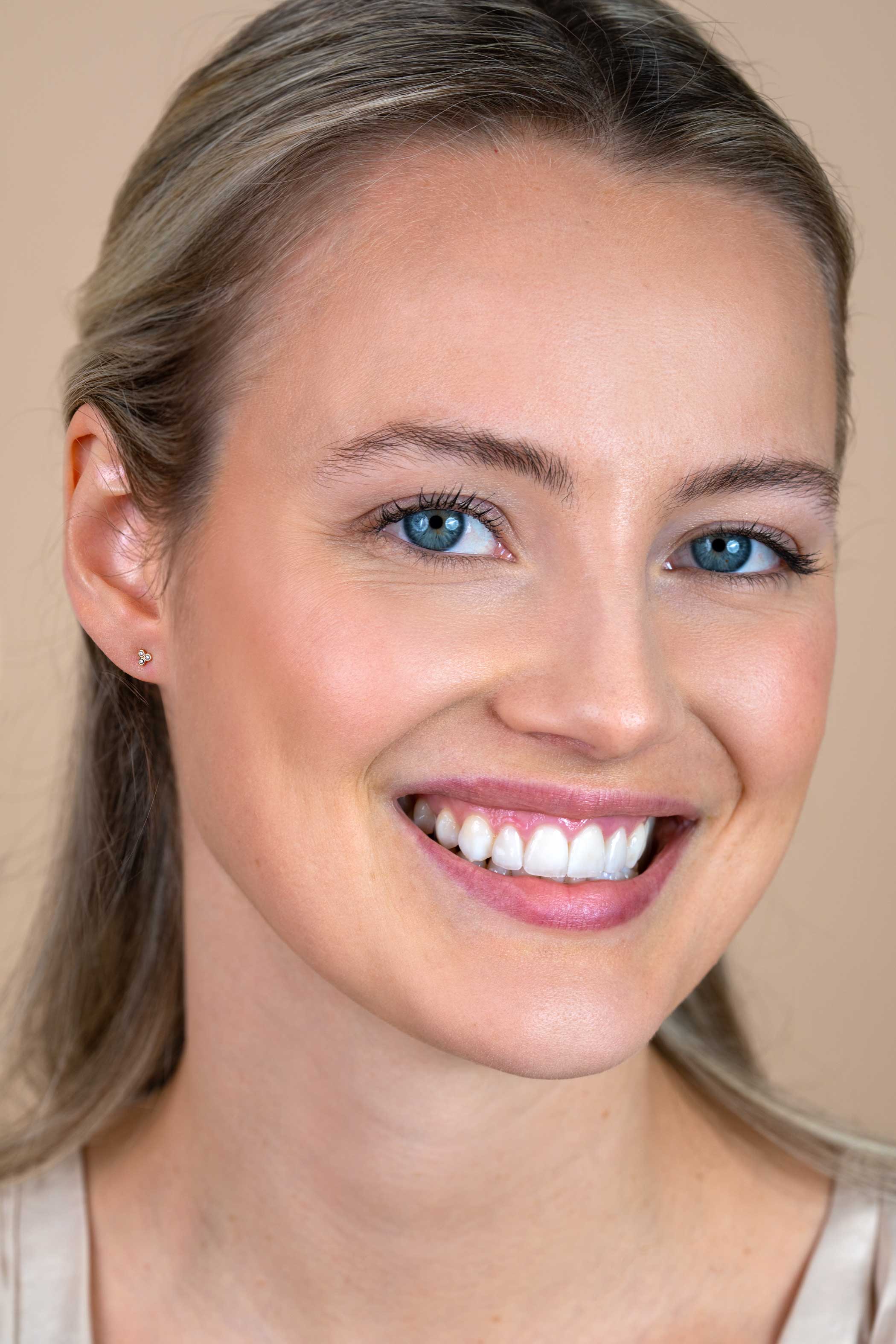 ZINZI GOLD oorknopje 3x zirconia in driehoek vorm