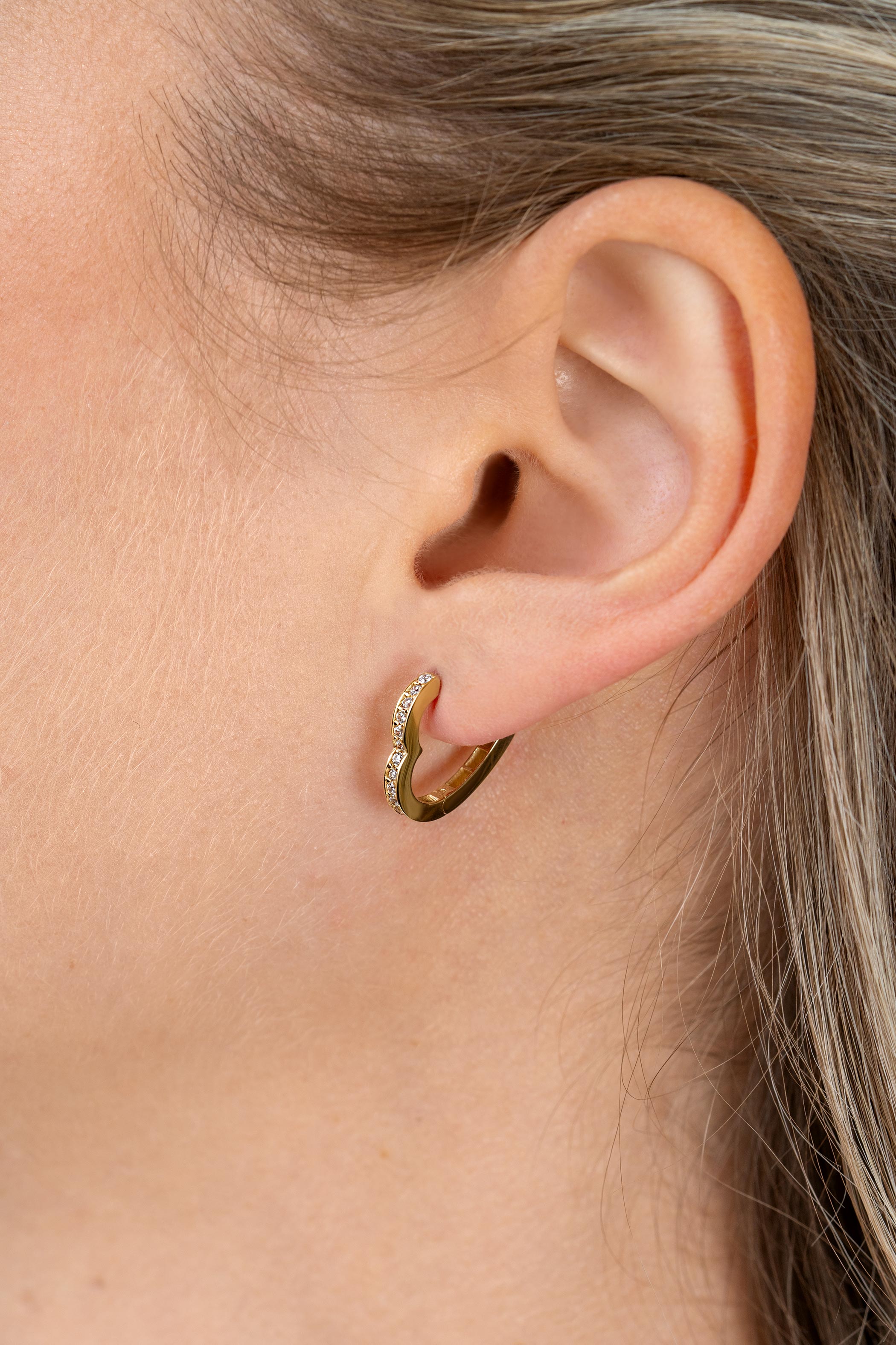 ZINZI GOLD klapcreolen in hartvorm zirconia's 15x2