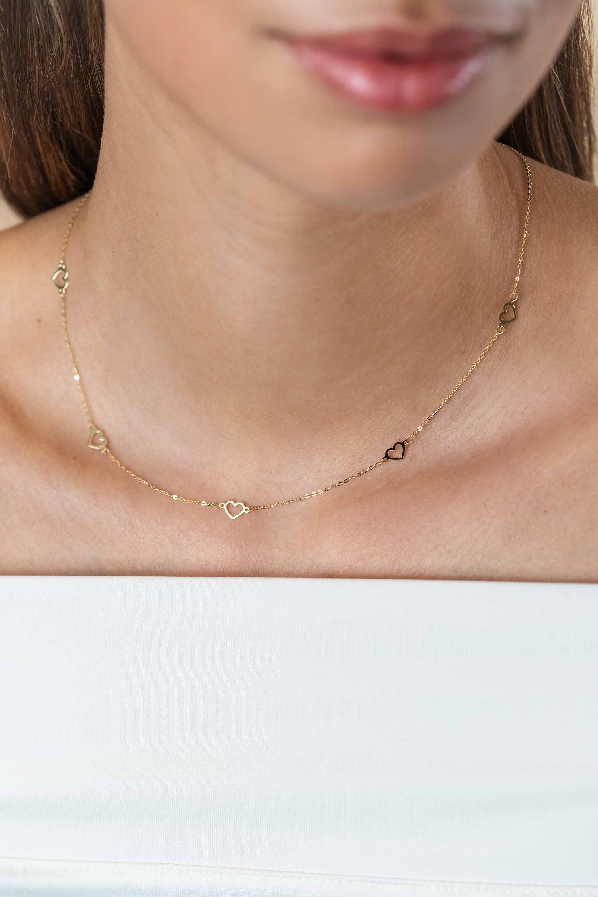 ZINZI Gold 14 Karat goldene Kette mit zarten Jasseron-Gliedern und fünf offenen Herzen, 5mm breit, 42-45cm ZGC504
