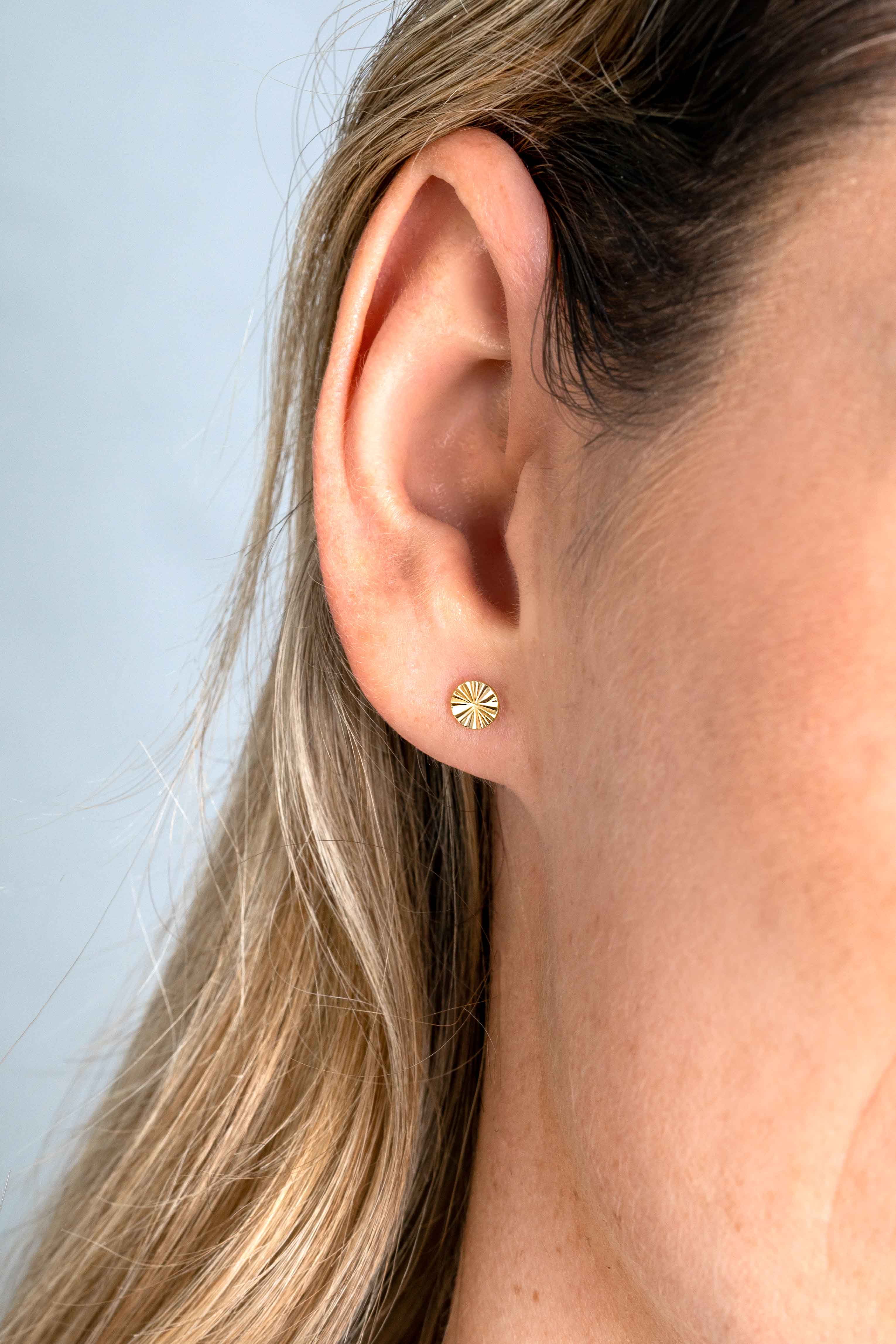 ZINZI GOLD oorknopje rond gediamanteerd 5mm