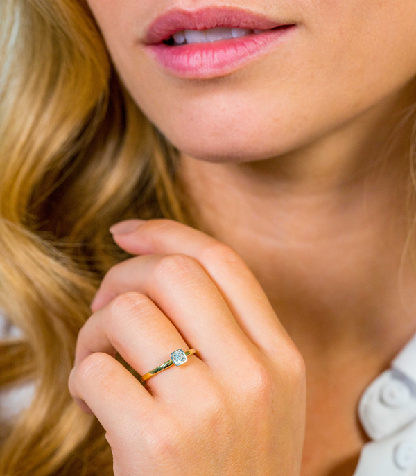 "ZINZI Gold 14 Karat Gold Ansteckring quadratisch  weiß ZGR150"