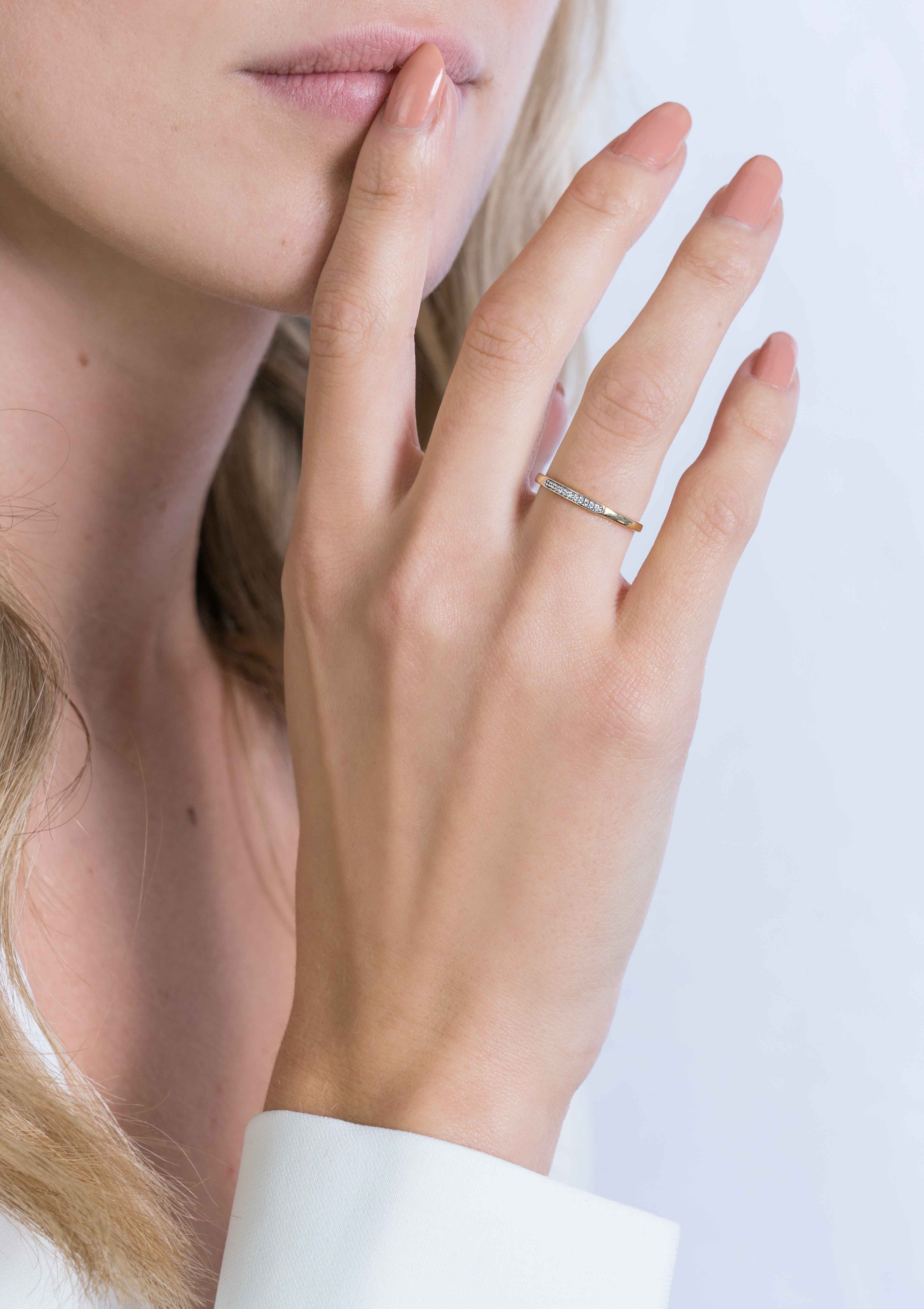 "ZINZI Gold 14 Karat Gold Ansteckring reihenförmig weiß ZGR148"
