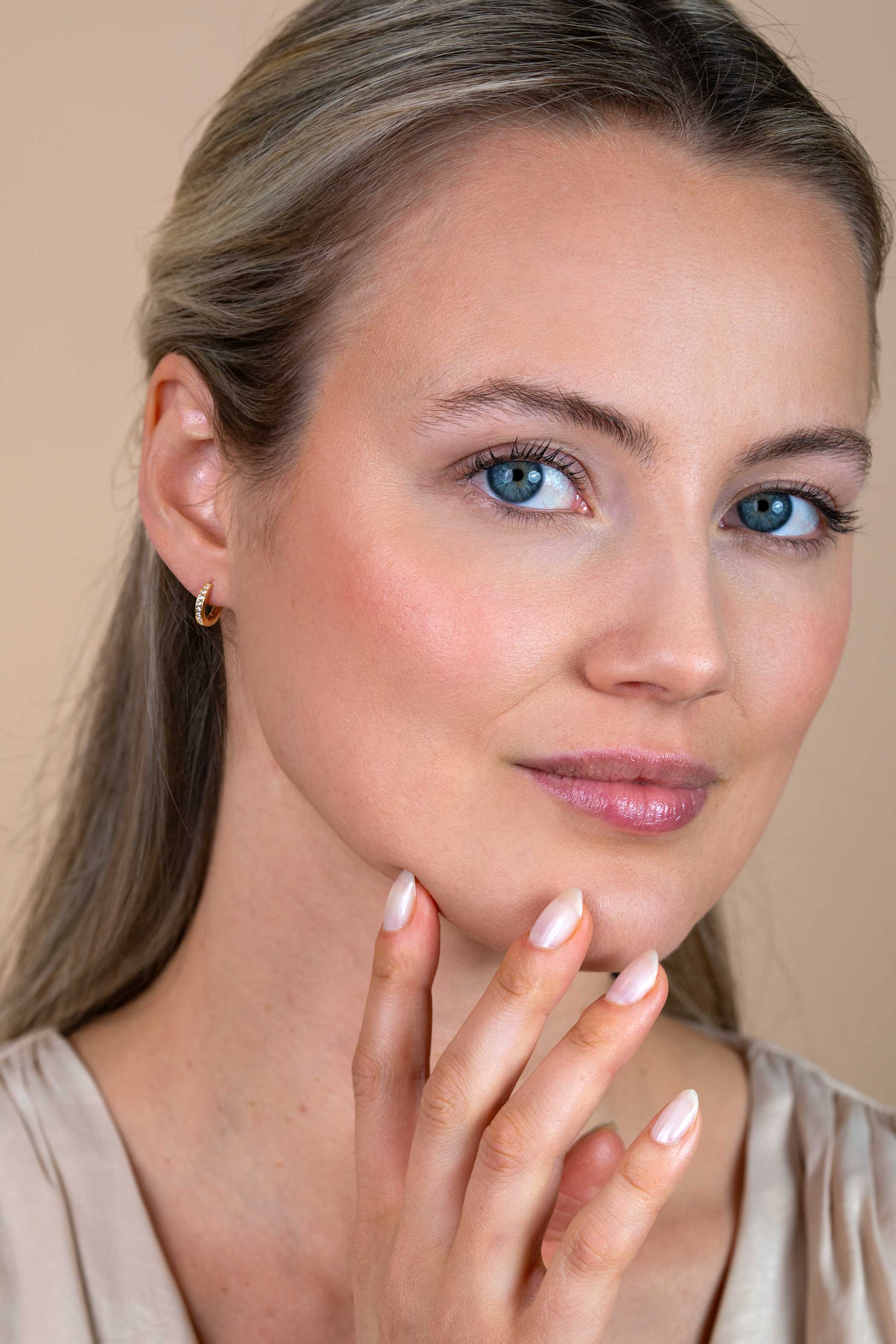 ZINZI GOLD klapcreolen geheel bezet zirc. 11x2mm