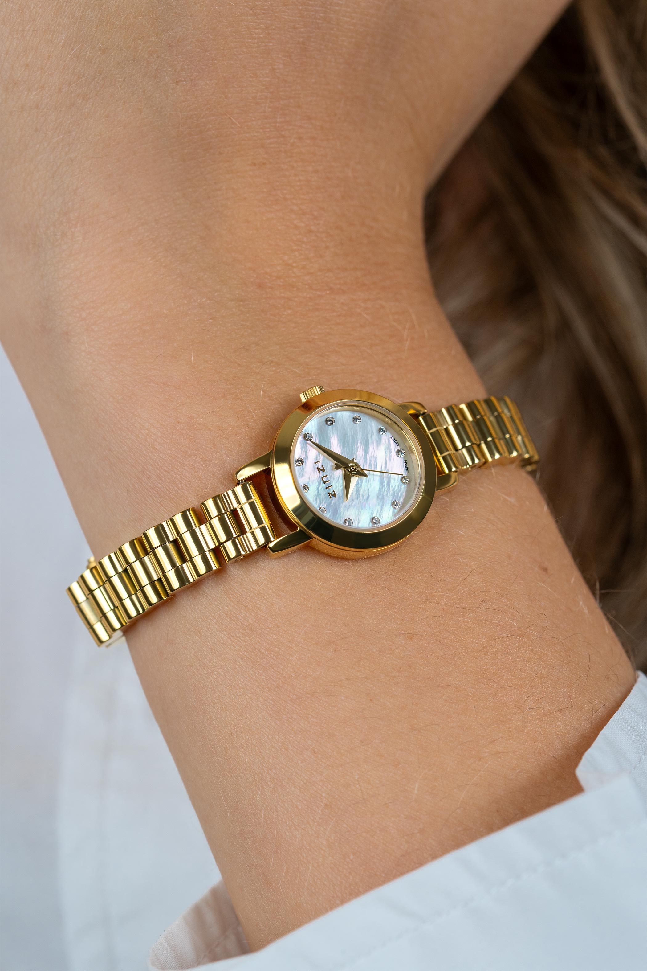 ZINZI Etoile Nuit Uhr 20 mm weißes Perlmutt-Zifferblatt Gelbgoldfarbige Stahlgehäuse und Armband ZIW3134