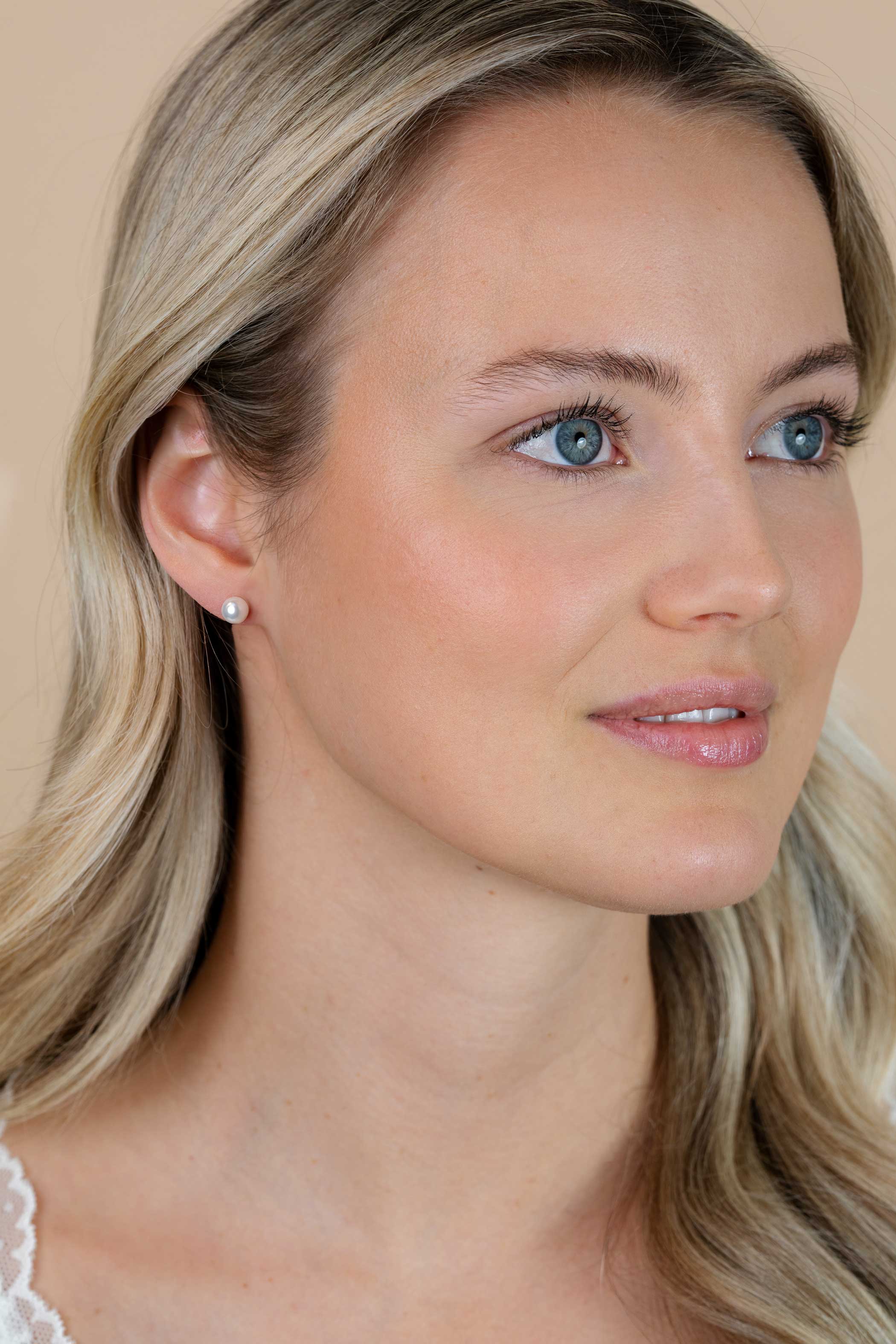 ZINZI silberne Ohrstecker 6mm weiß Perle ZIO1317