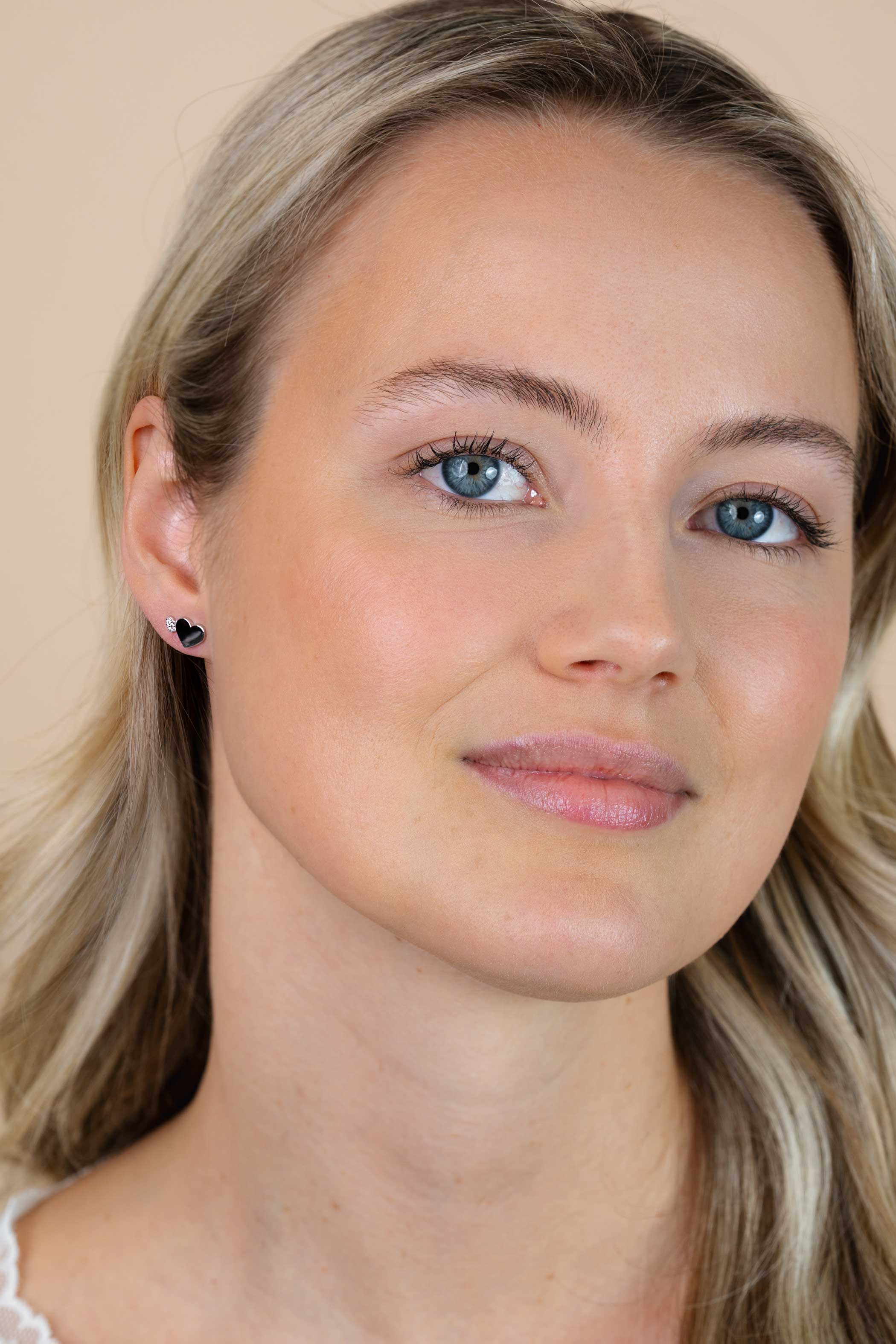 ZINZI silberne Ohrstecker 10mm Herzen glatt und  weiße Zirkonias ZIO2137