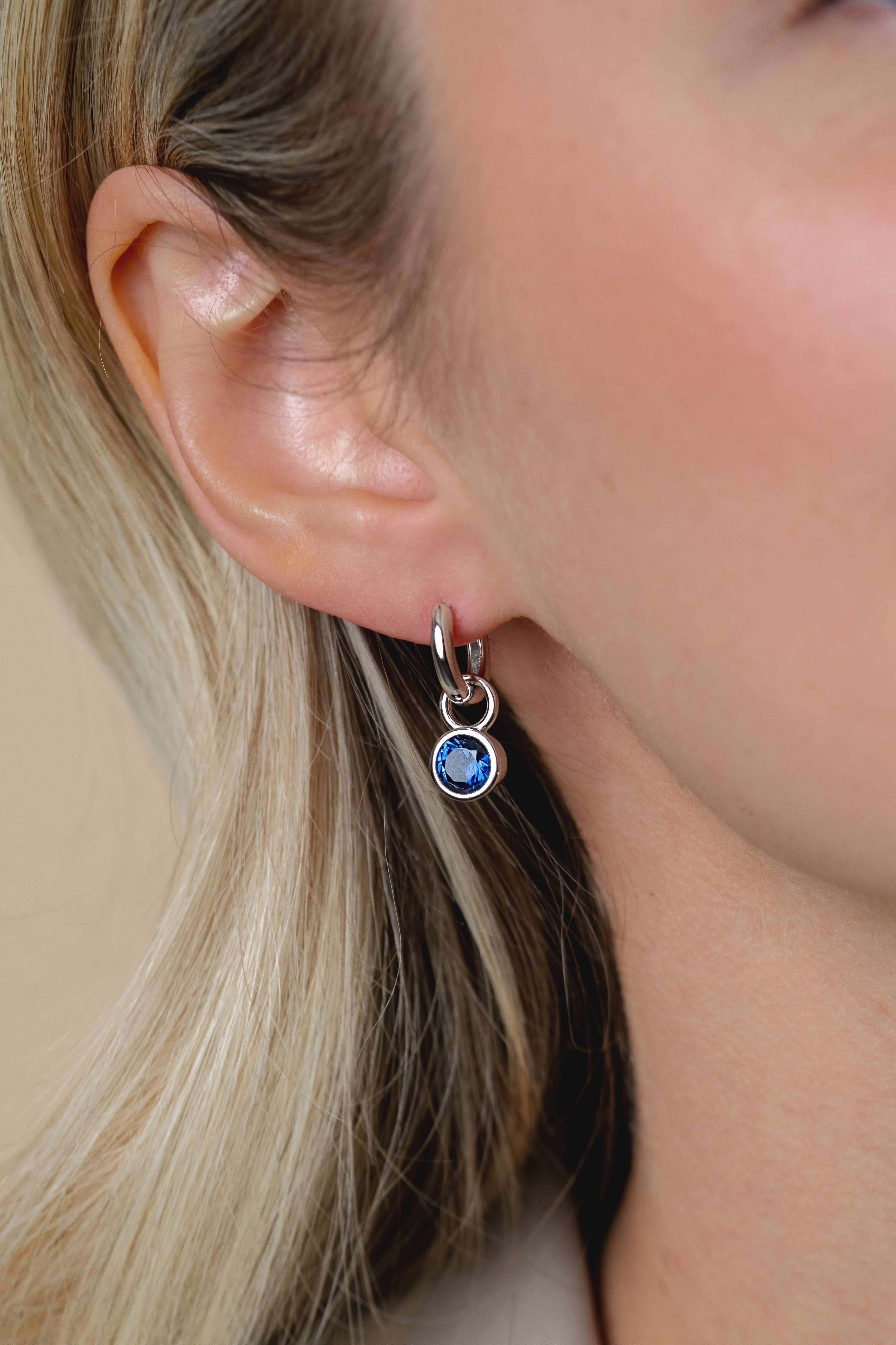 ZINZI silberne Ohrhänger 7mm rund dunkelblau ZICH1486DB