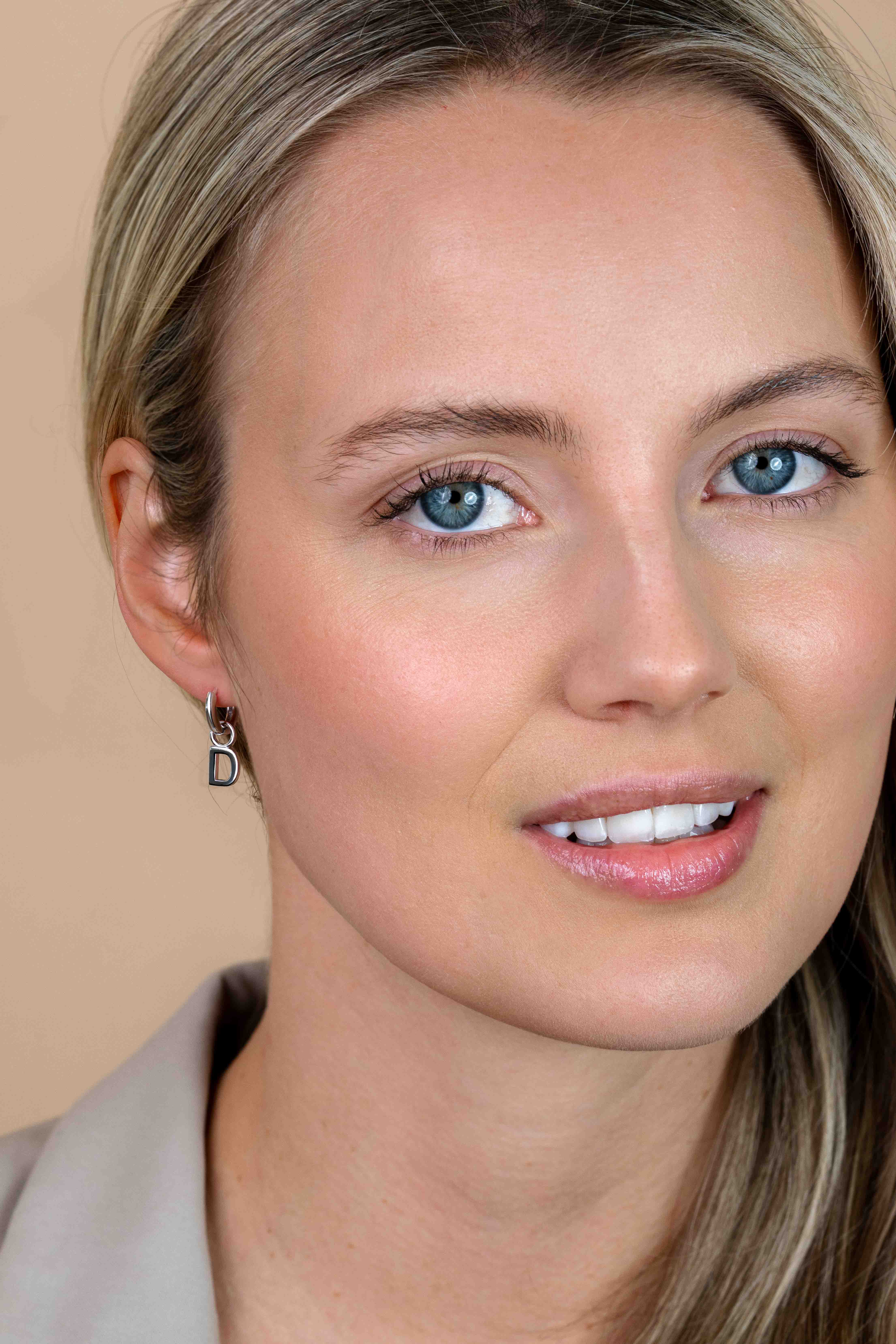 ZINZI silberner Buchstabe Ohranhänger D Preis pro Stück ZICH2144D