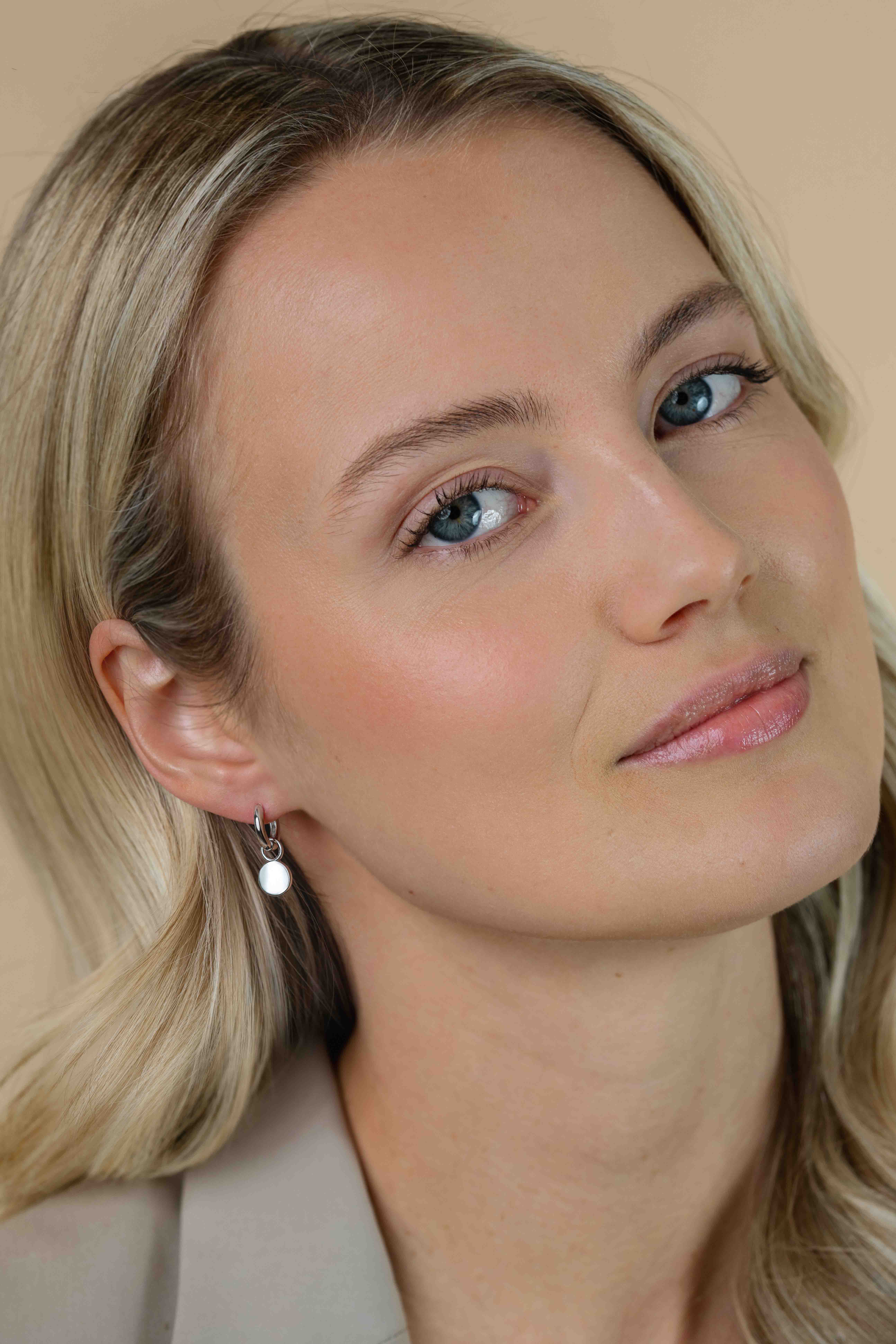 ZINZI zlv. oorbedels rond plaatje 8mm