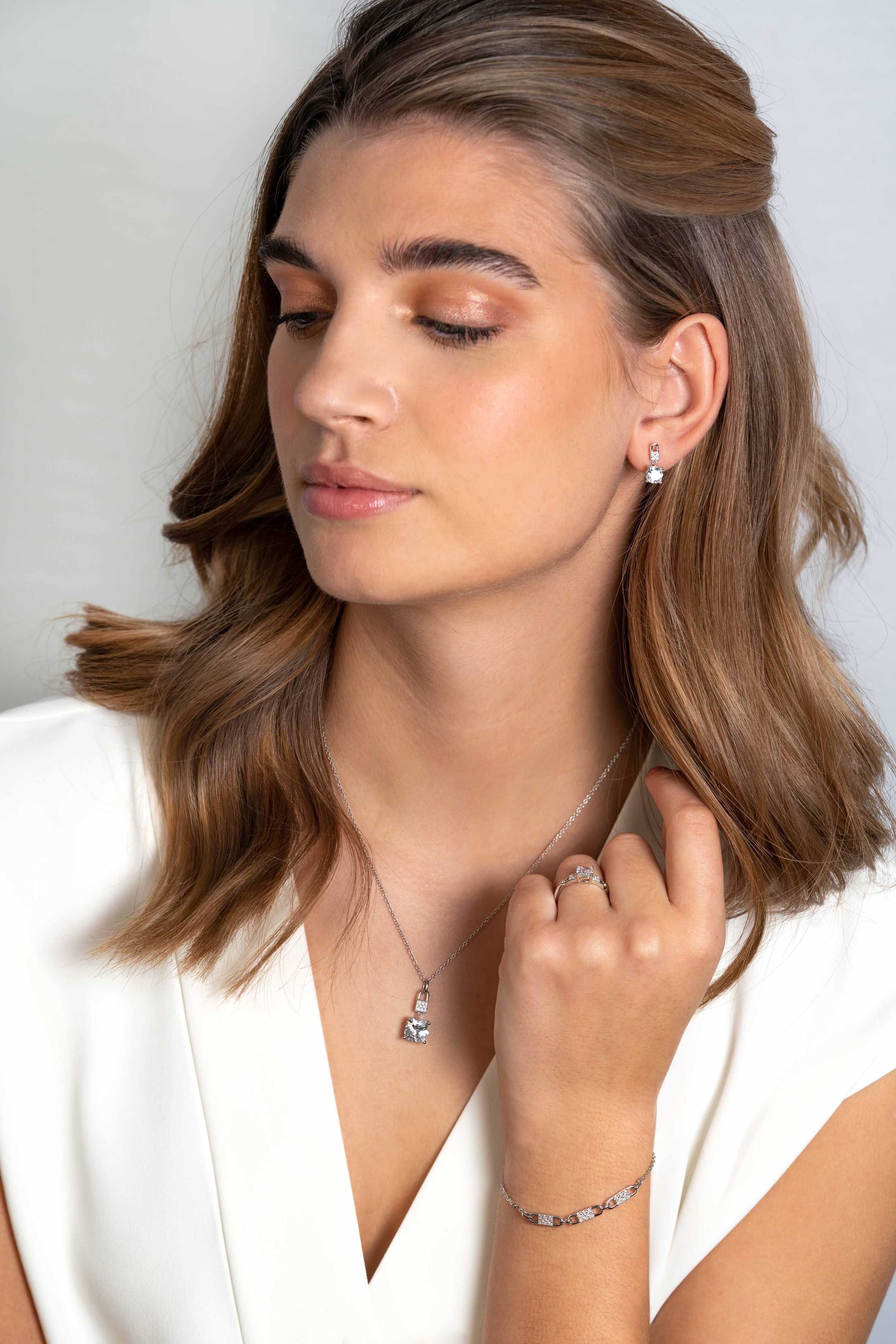 ZINZI Silberring mit quadratischen weißen Zirkonia- und Fantasie-Pavé-Fassung ZIR2268