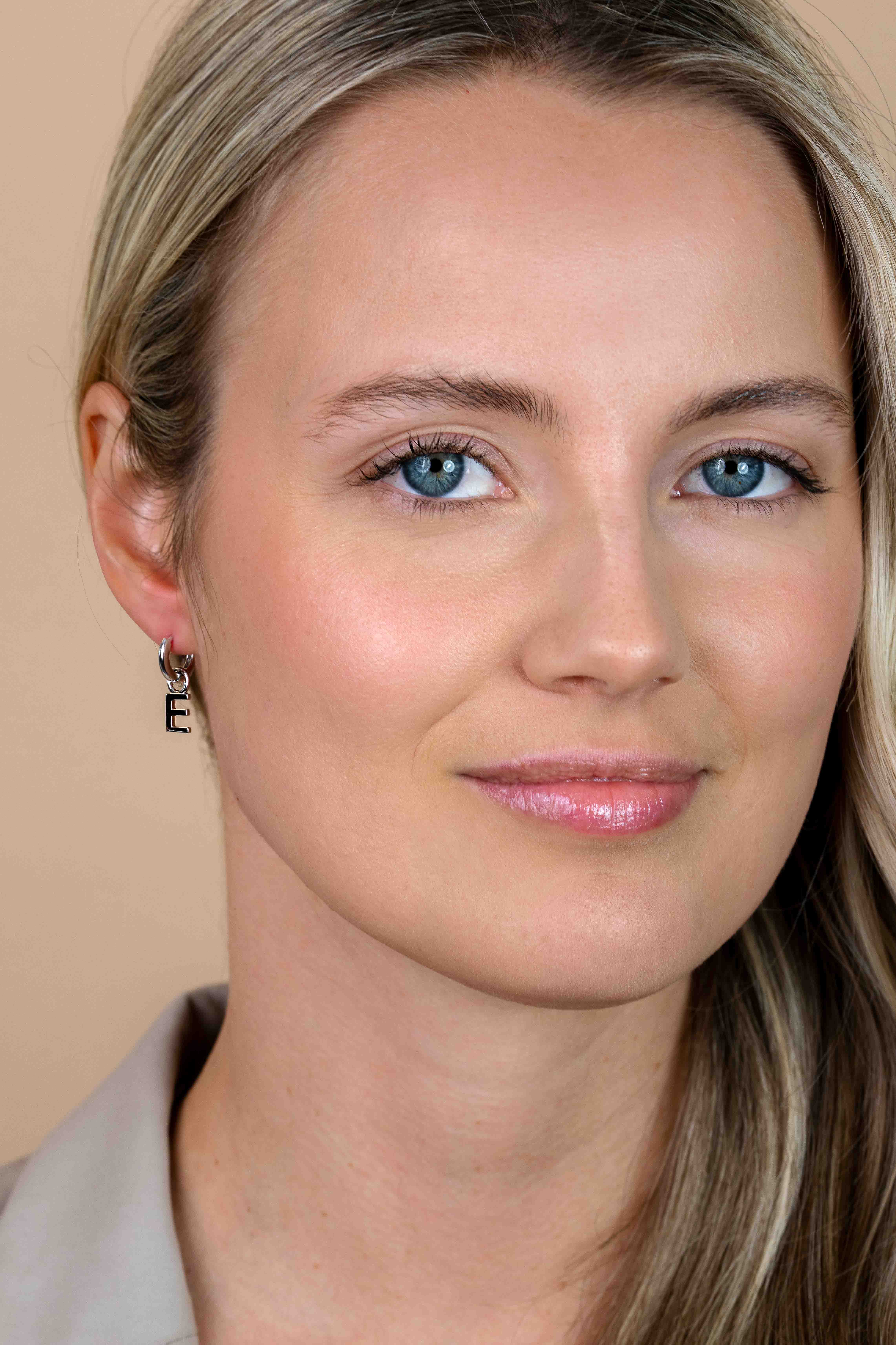 ZINZI silberner Buchstabe Ohranhänger E Preis pro Stück ZICH2144E