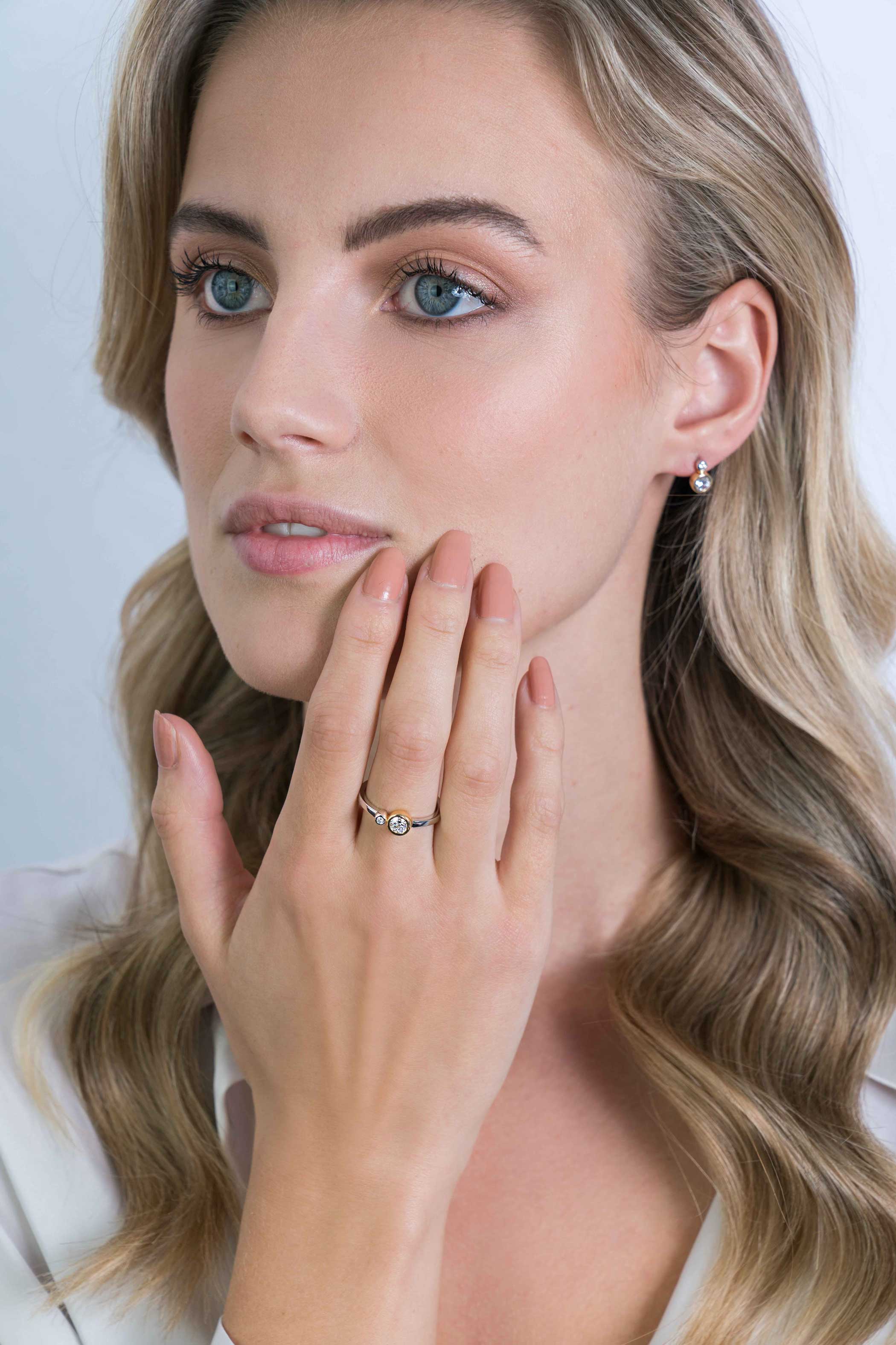 ZINZI silberner Ring 14K gelbvergoldet rund weiß 6mm ZIR2146