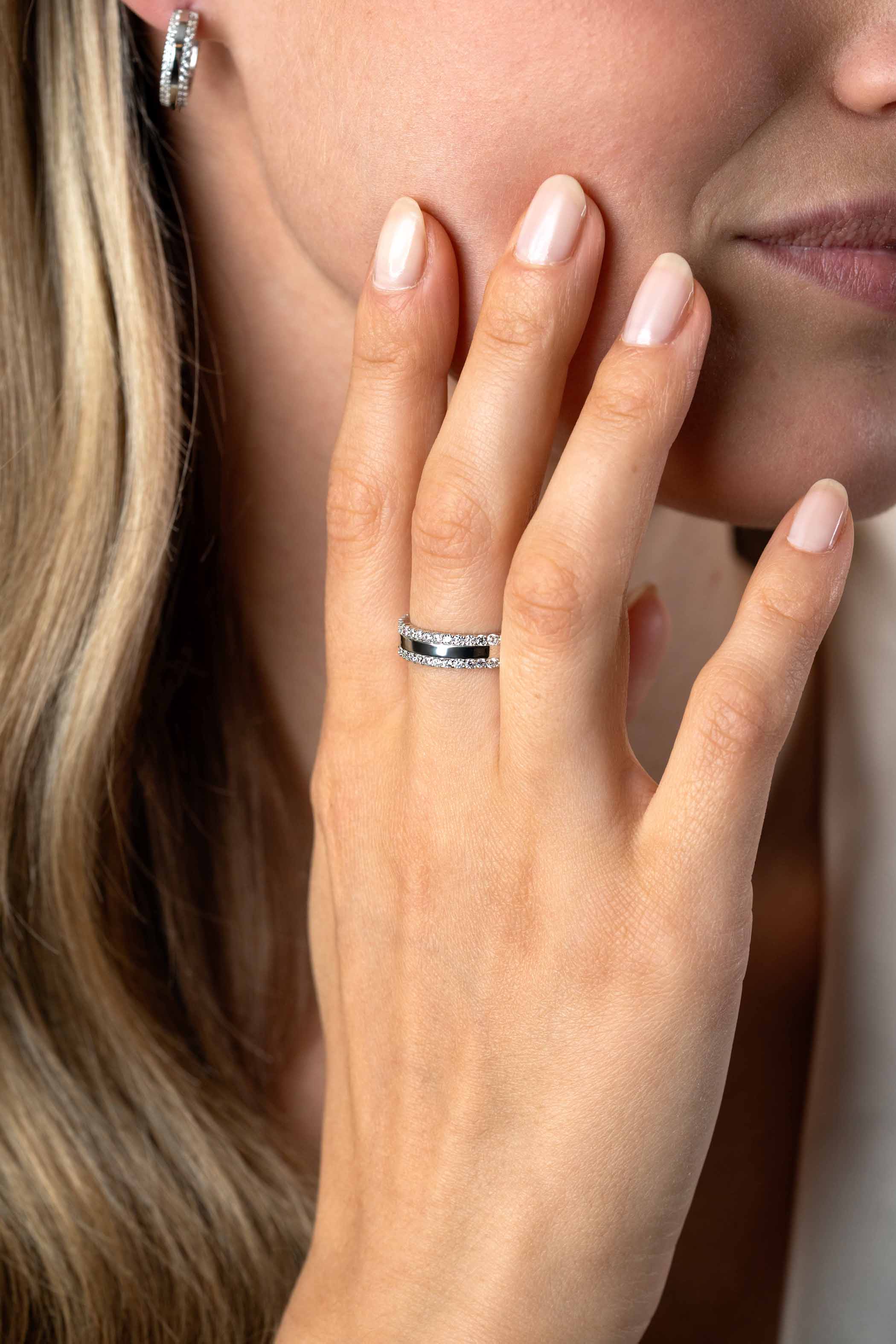 ZINZI zlv. ring buitenranden zirc. 5mm breed mt.62