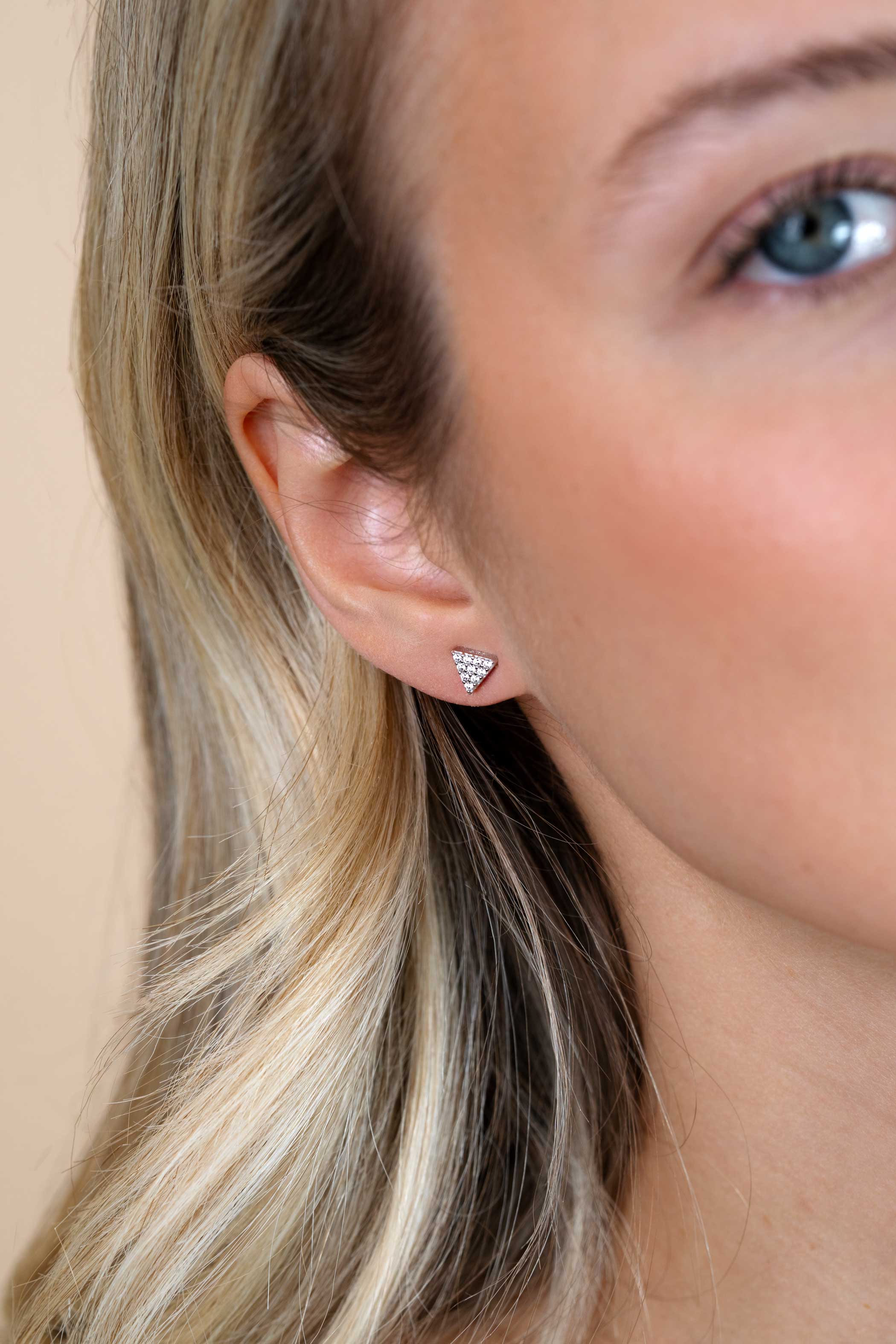 ZINZI silberne Ohrstecker Dreieck weiß 6mm ZIO1375Z