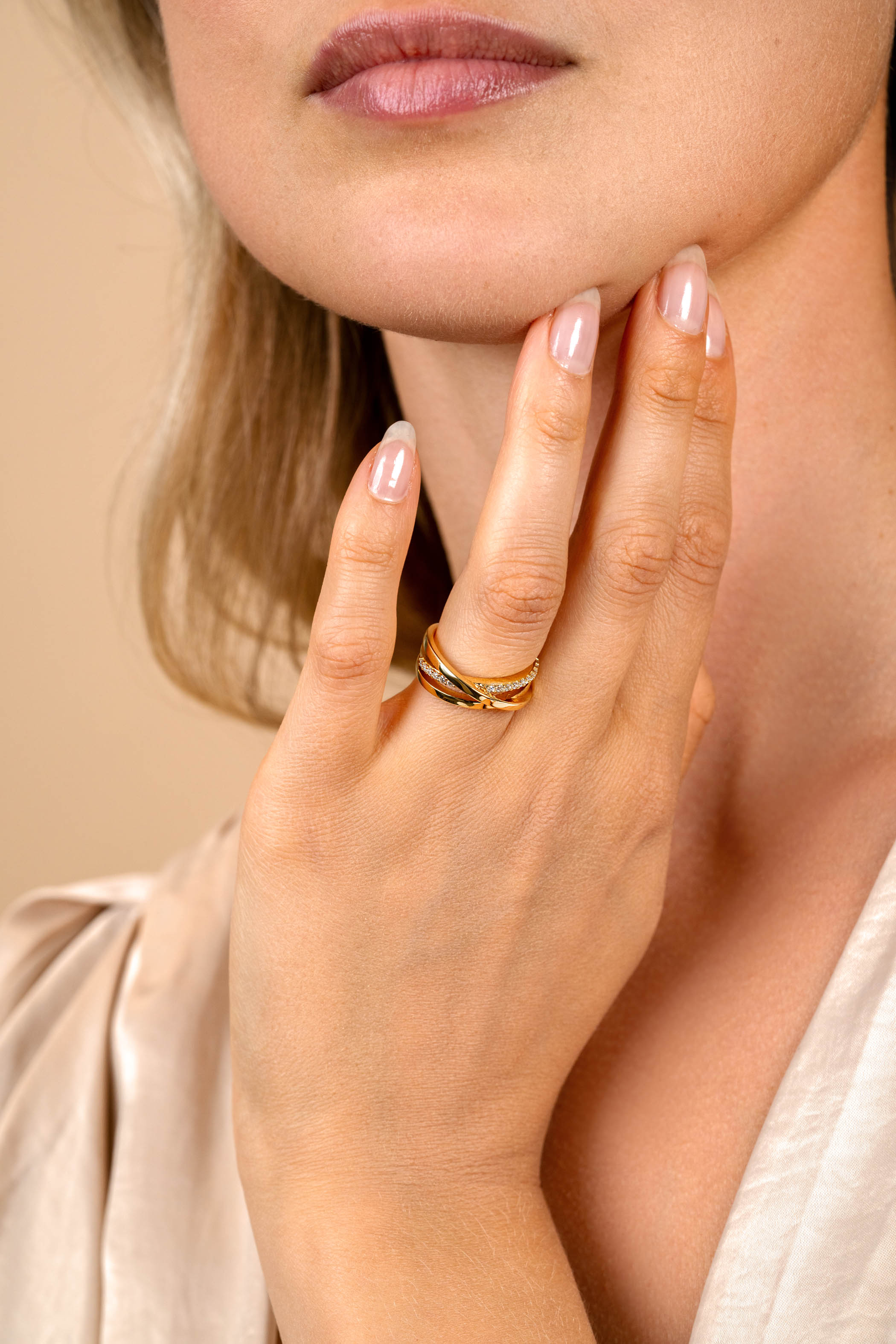 ZINZI vergoldeter Silber-Luxus-Cross-over-Ring glatt mit weißen Zirkonia ZIR1774Y