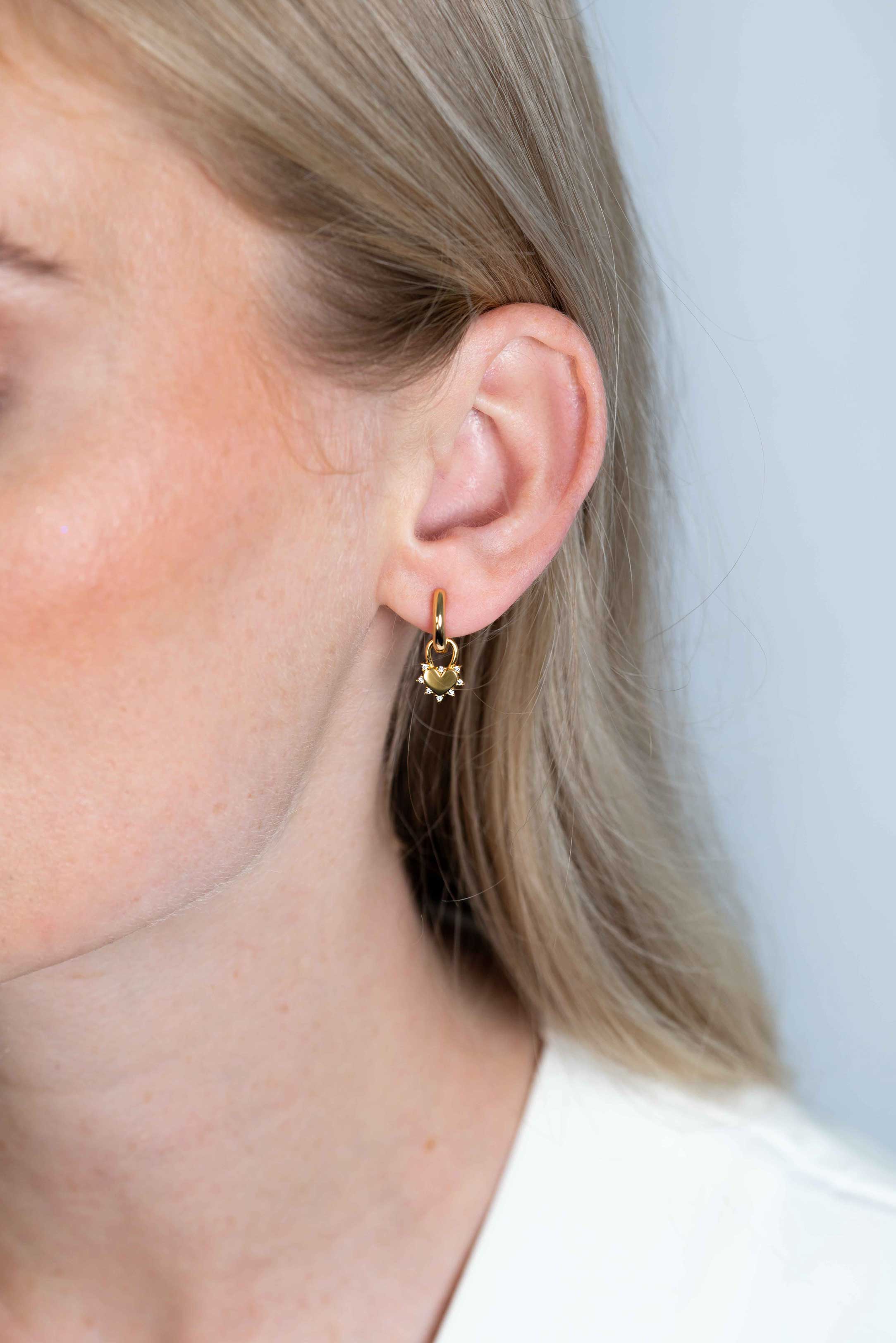 ZINZI Silberne Ohranhänger extra 14 Karat gelbgold vergoldetes Herz mit weißen Zirkonias 8mm ZICH2253