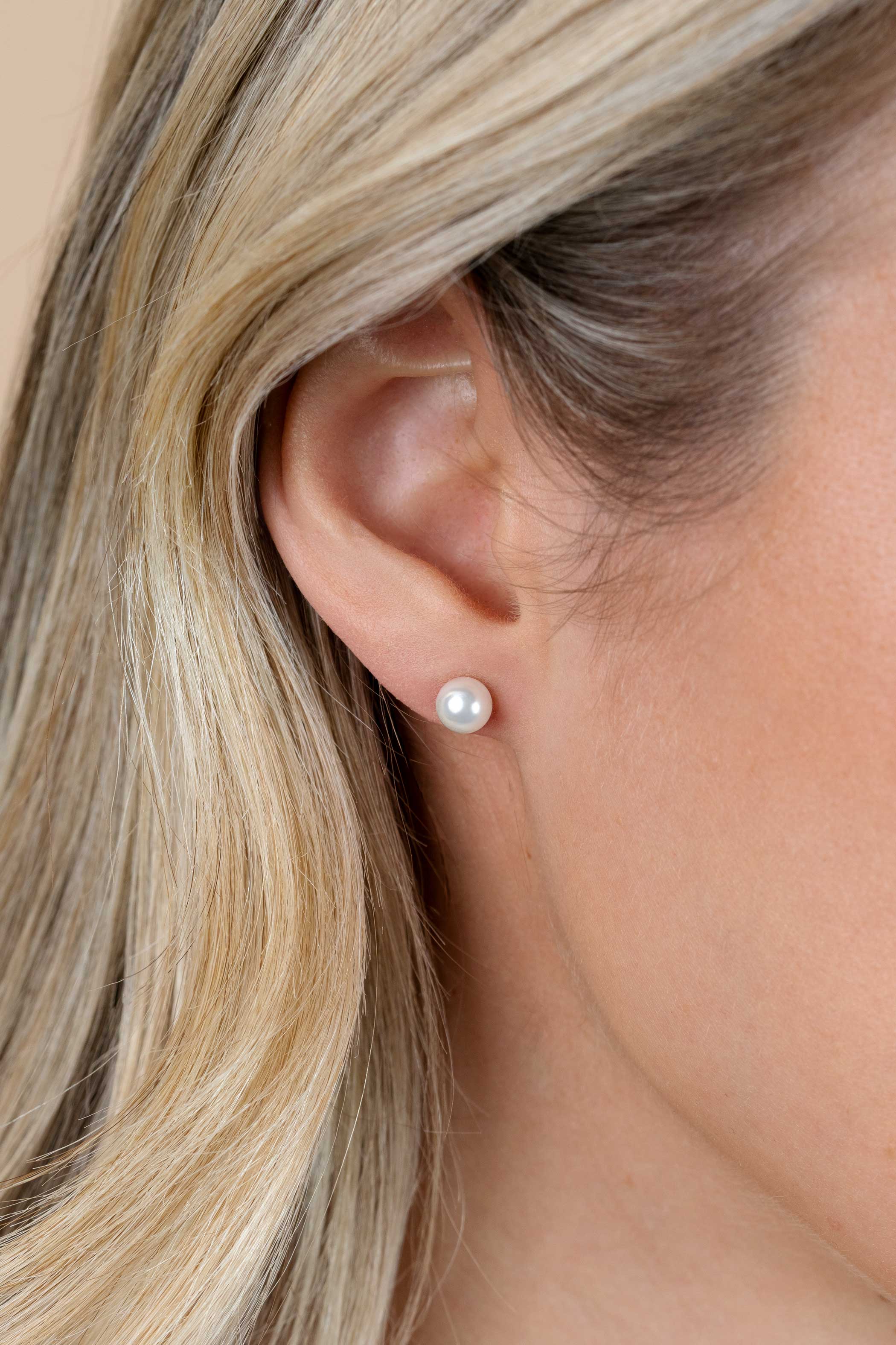 ZINZI silberne Ohrstecker 6mm weiß Perle ZIO1317