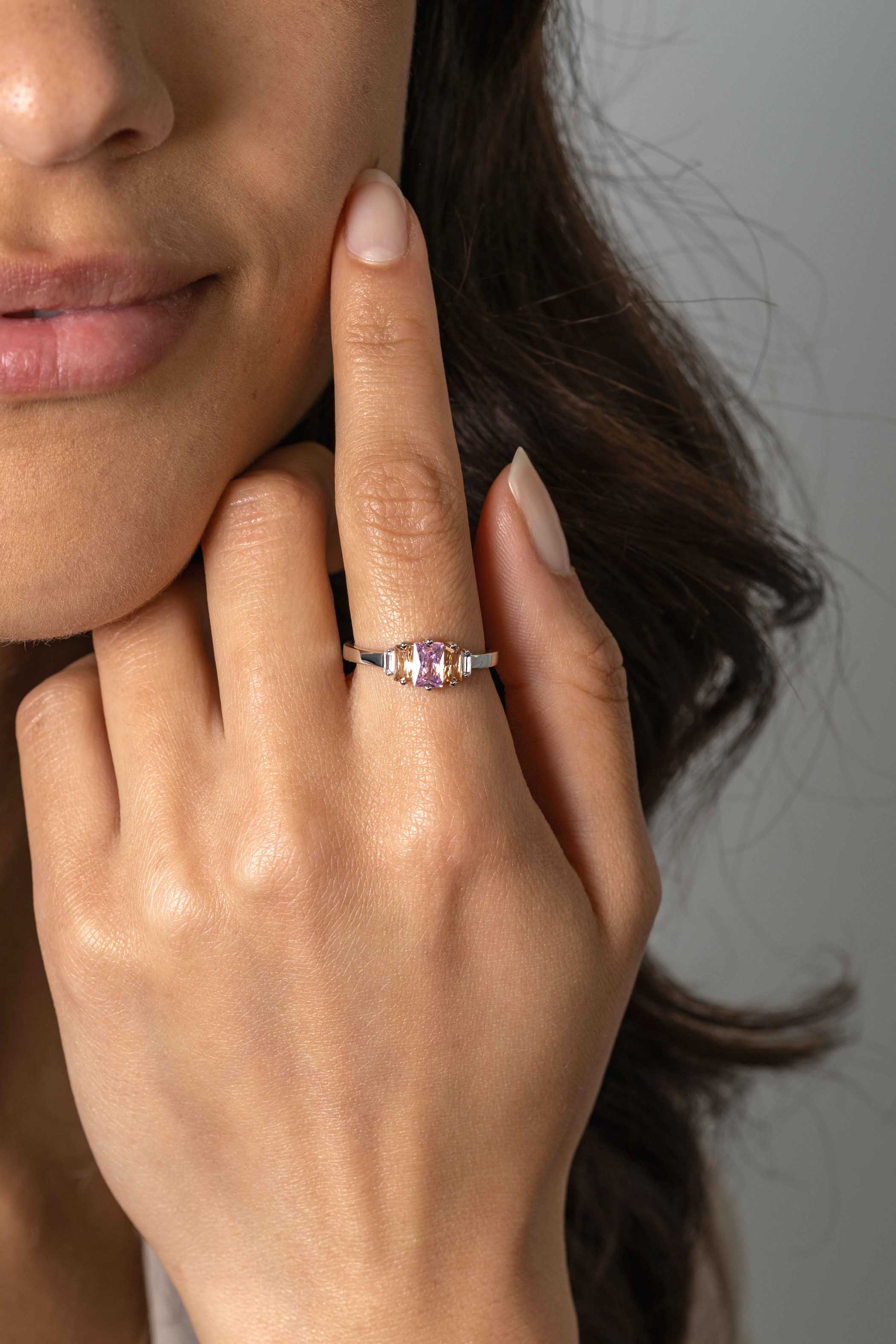 ZINZI zlv. ring baquette roze/champ/wit zirc.mt.62