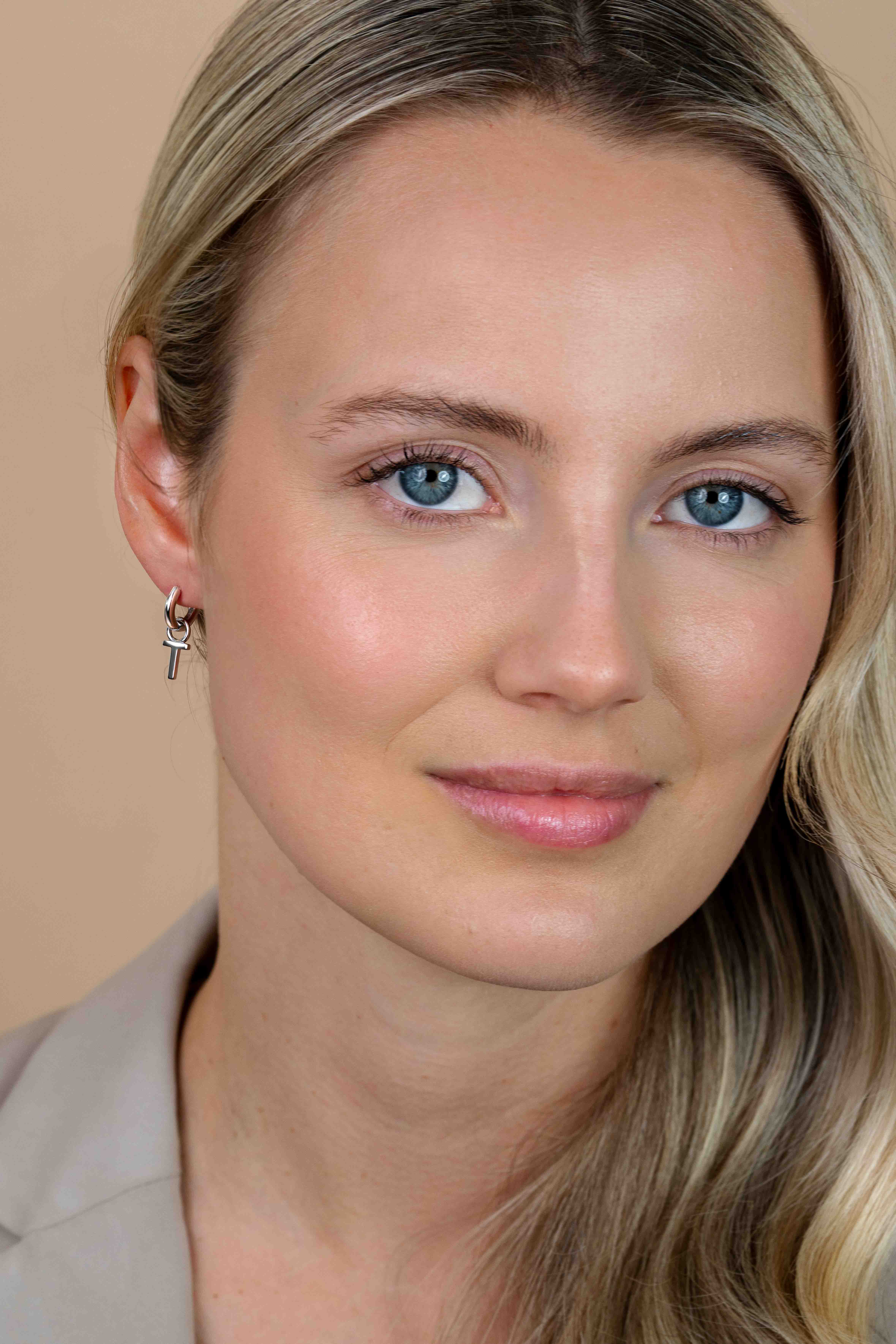 ZINZI silberner Buchstabe Ohranhänger T Preis pro Stück ZICH2144T