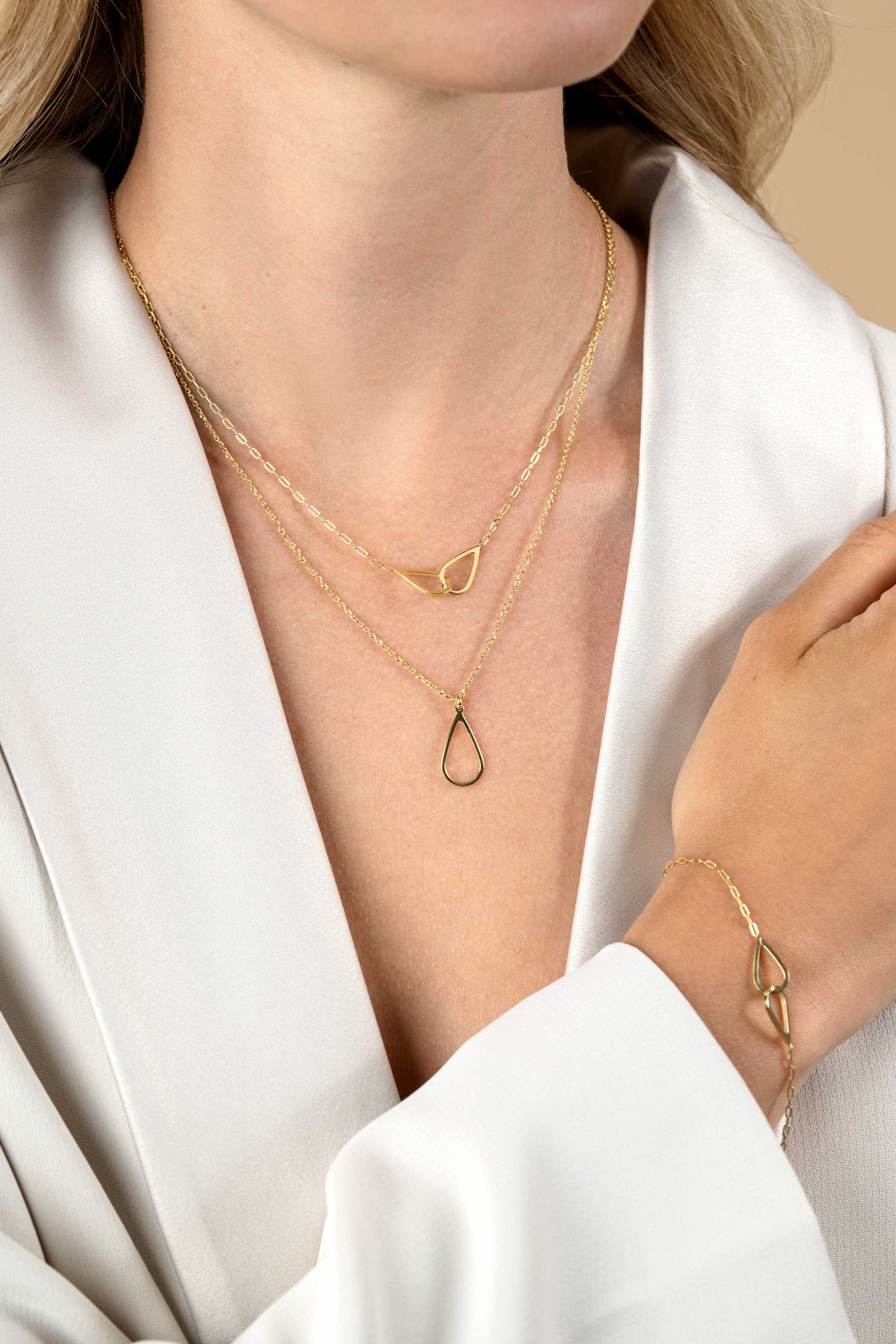 ZINZI vergoldete Silber Jasseron-Kette mit tropfenförmigem Anhänger (10 mm), 42-45 cm ZIC2635