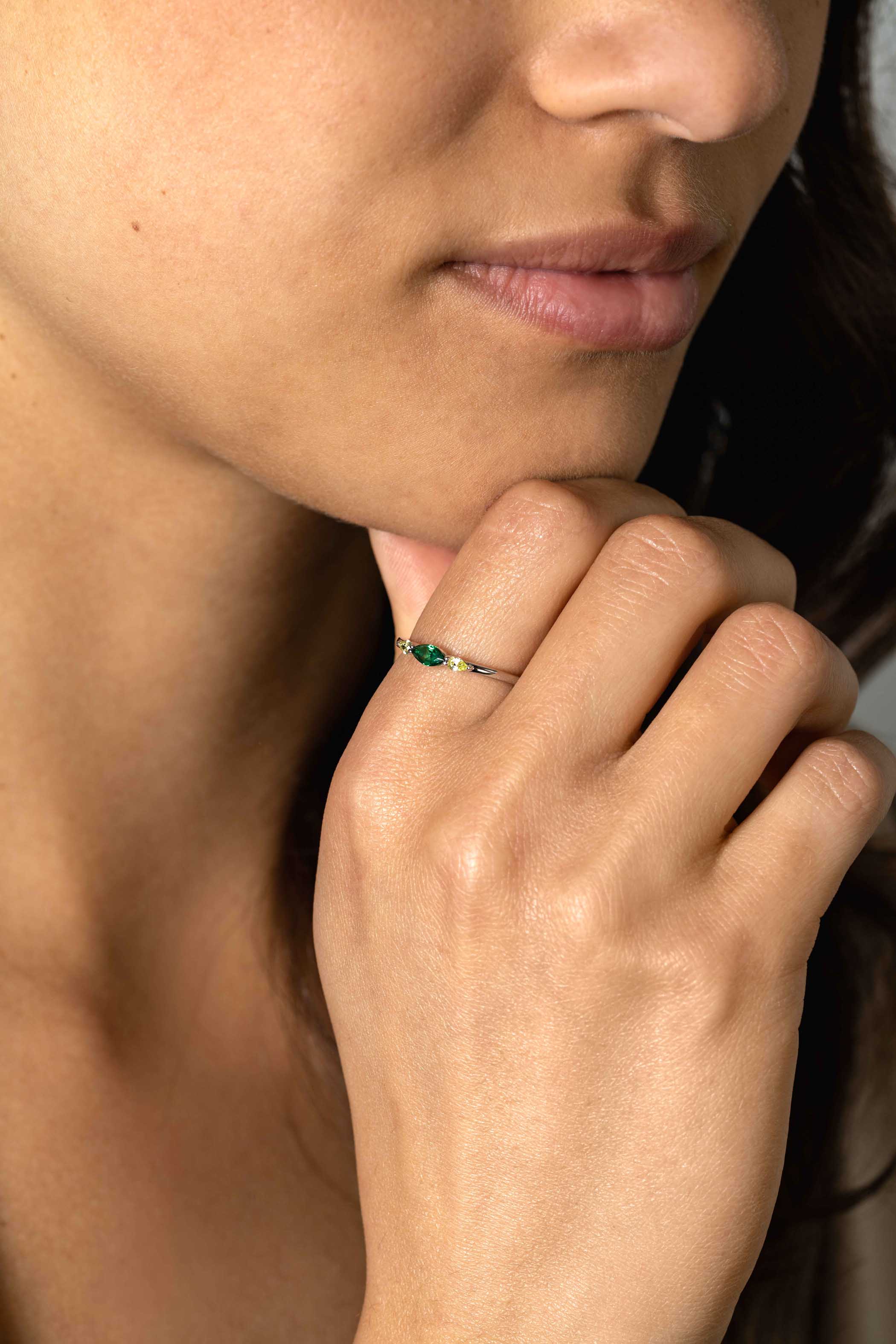 ZINZI zlv. ring fantasie met groen en gele zirc.mt.58