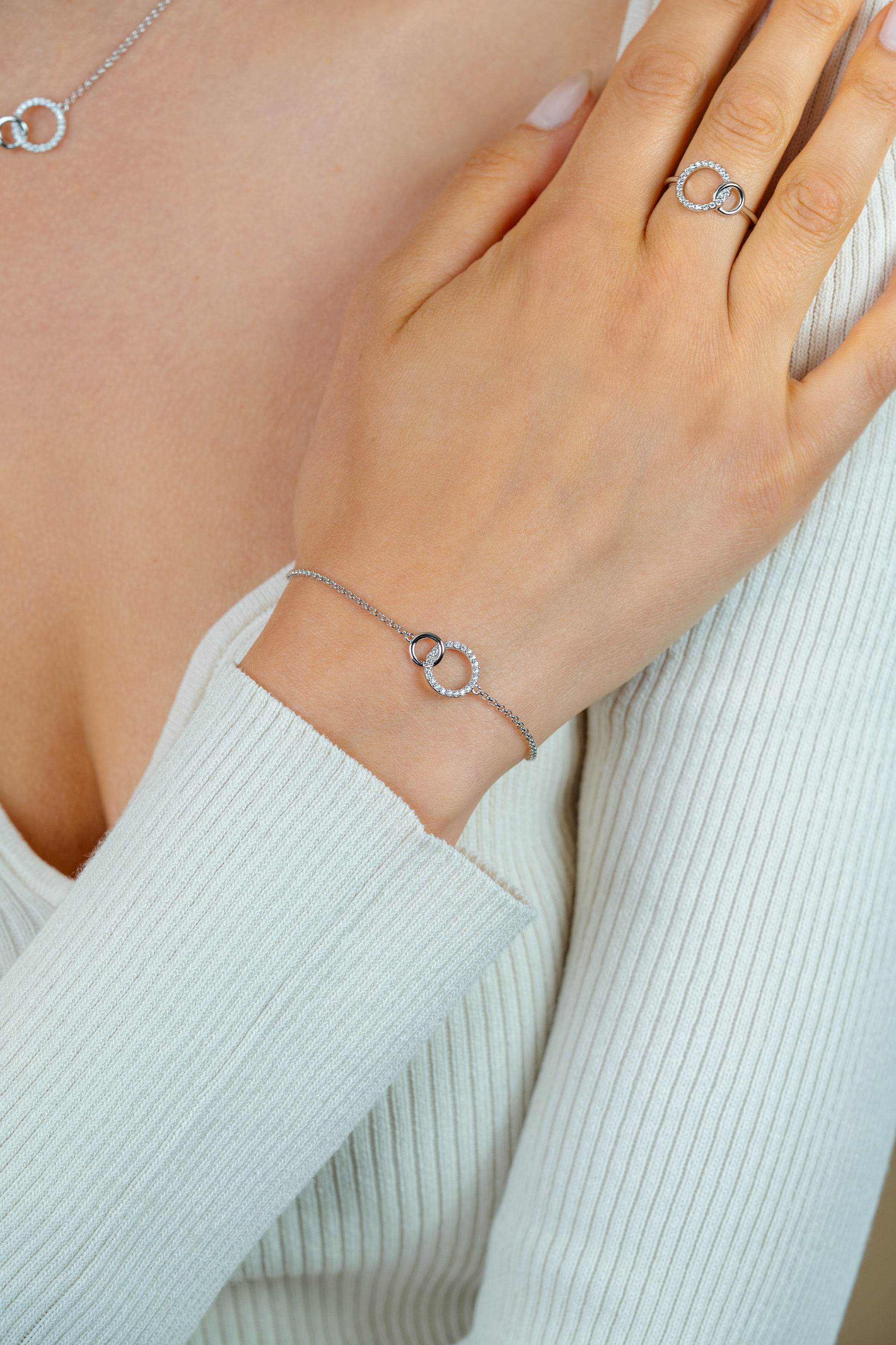"ZINZI silbernes Armband 2 offene Kreise verbunden  weiß ZIA1782"