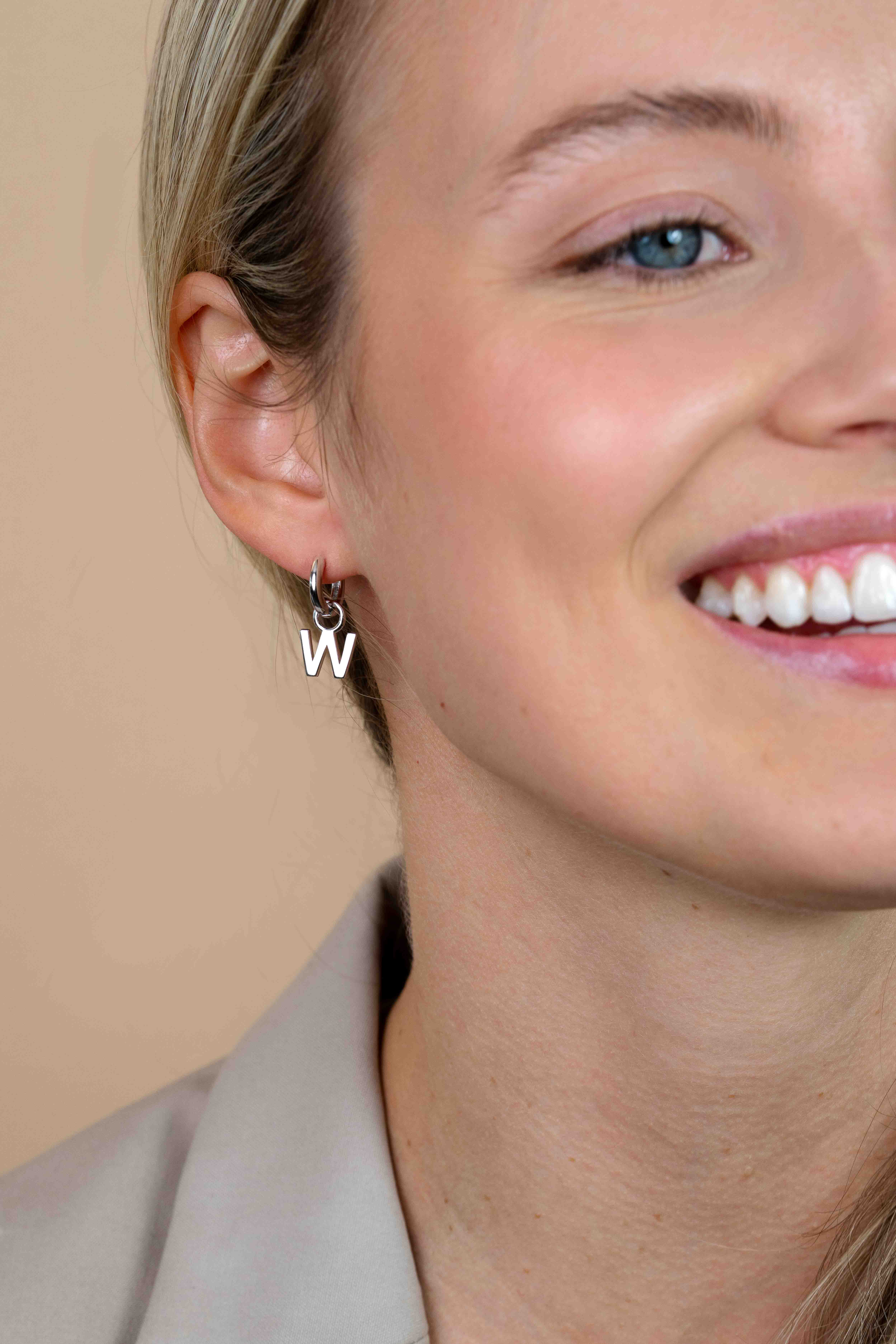 ZINZI silberner Buchstabe Ohranhänger W Preis pro Stück ZICH2144W