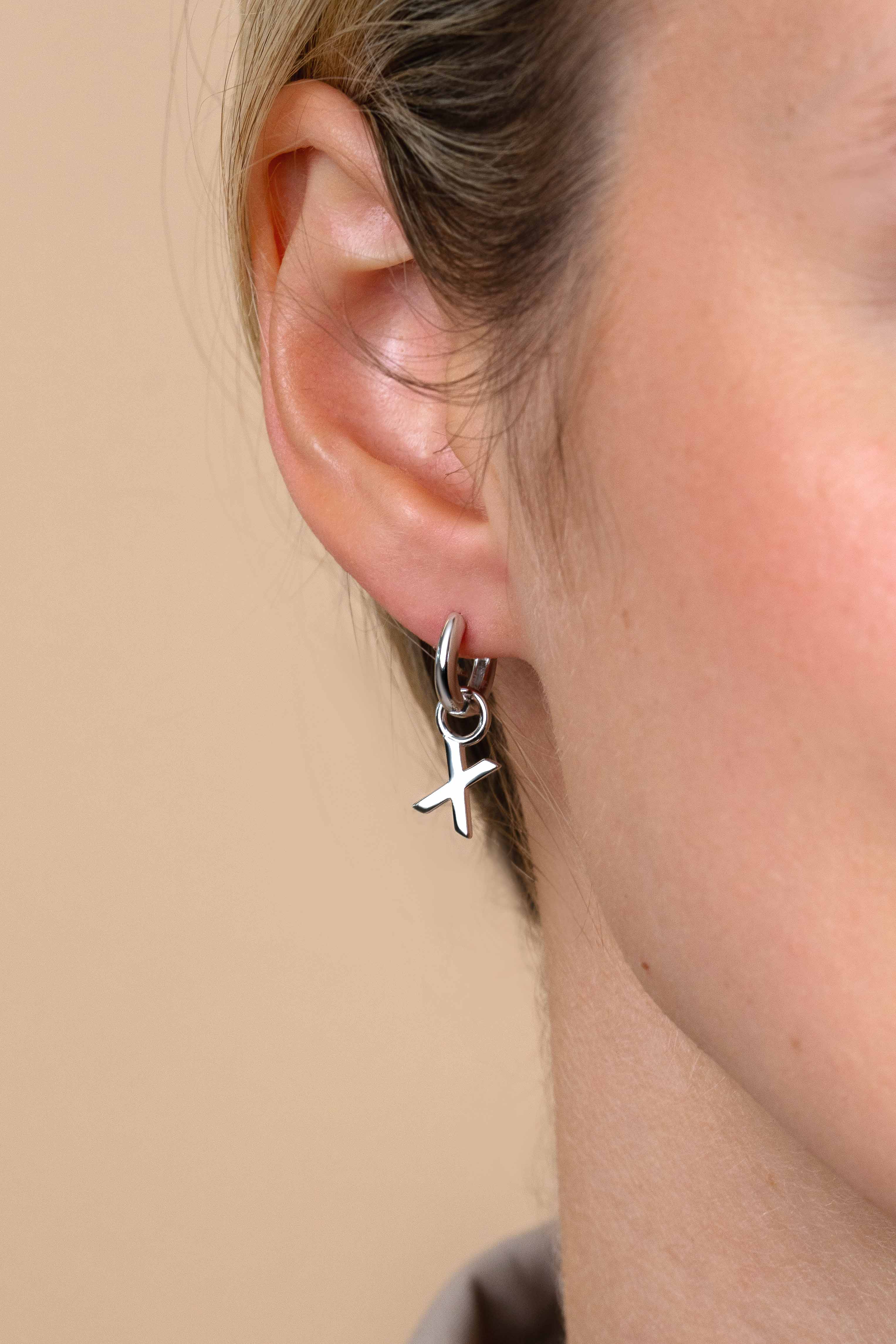 ZINZI silberner Buchstabe Ohranhänger X Preis pro Stück ZICH2144X