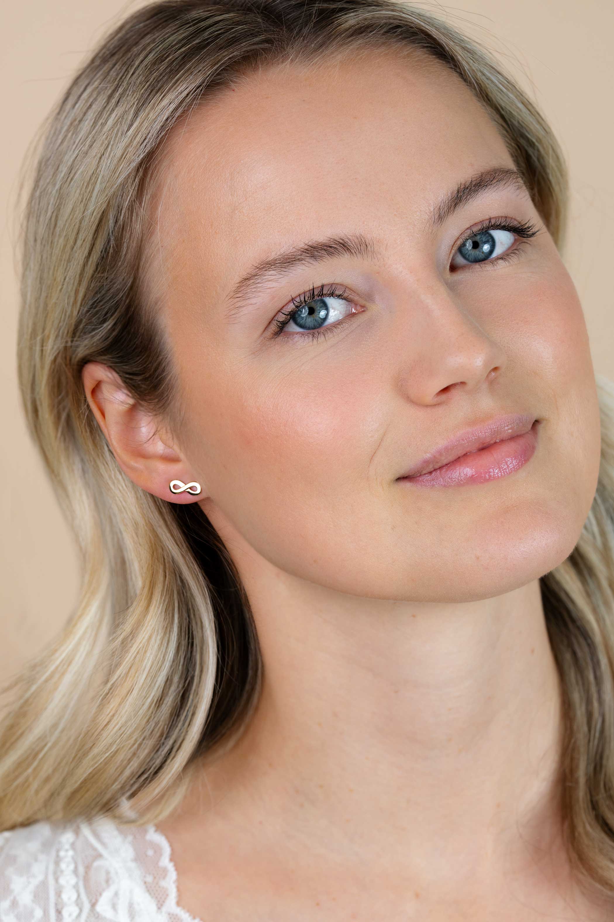 ZINZI silberne gelbvergoldete Ohrstecker infinity ZIO1065G