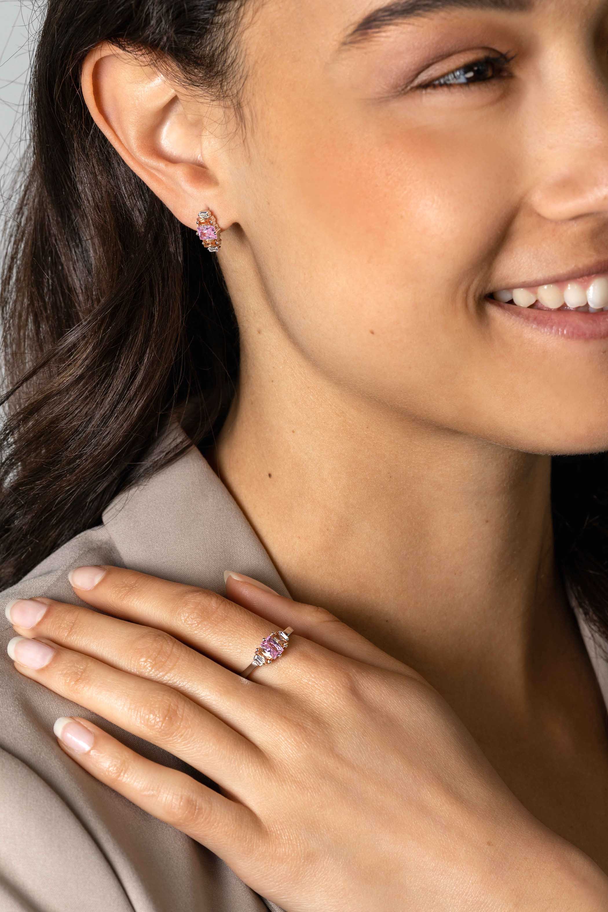 ZINZI zlv. ring baquette roze/champ/wit zirc.mt.62