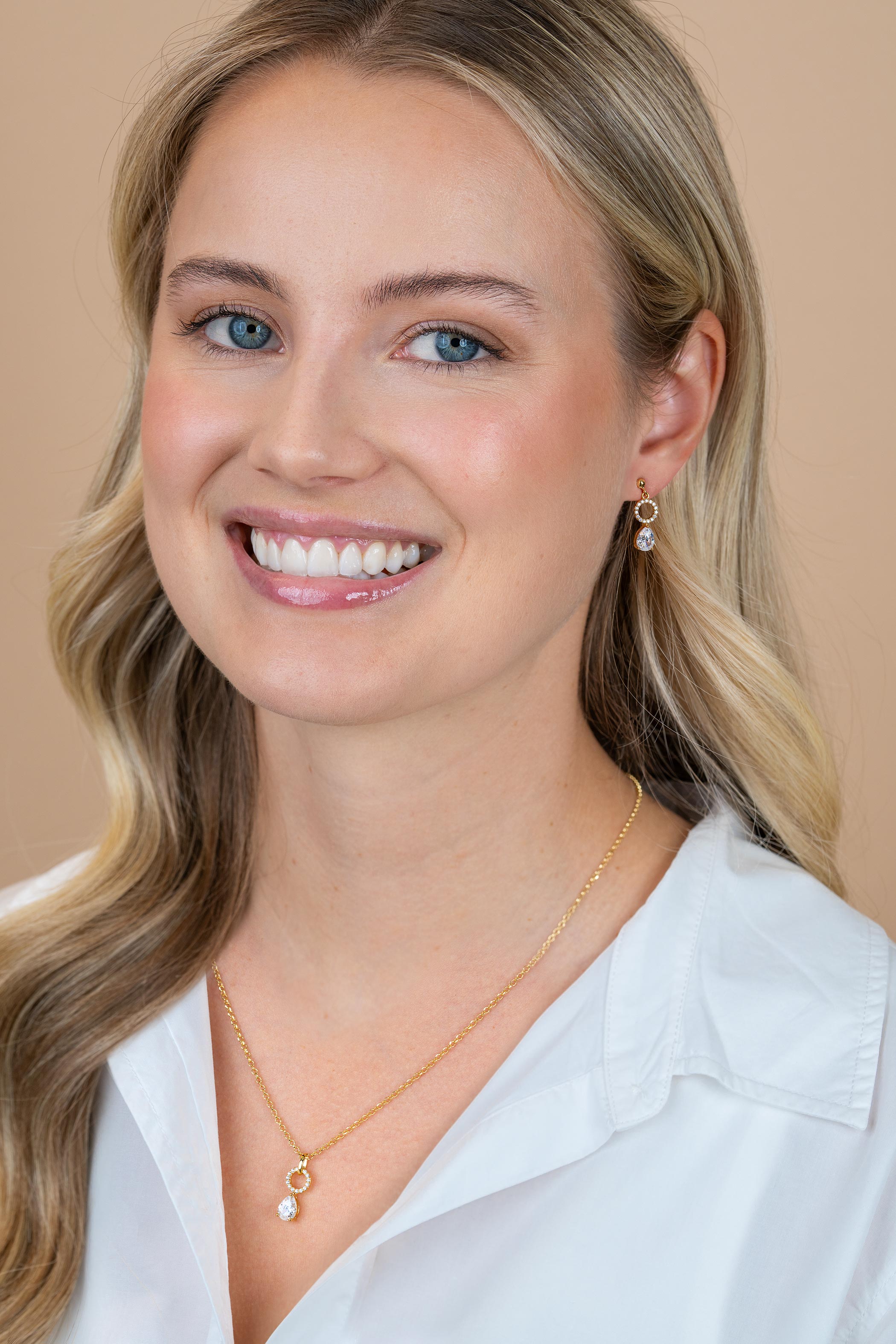 ZINZI zlv. collier gg.verg. met hanger rondje/peer zirc.