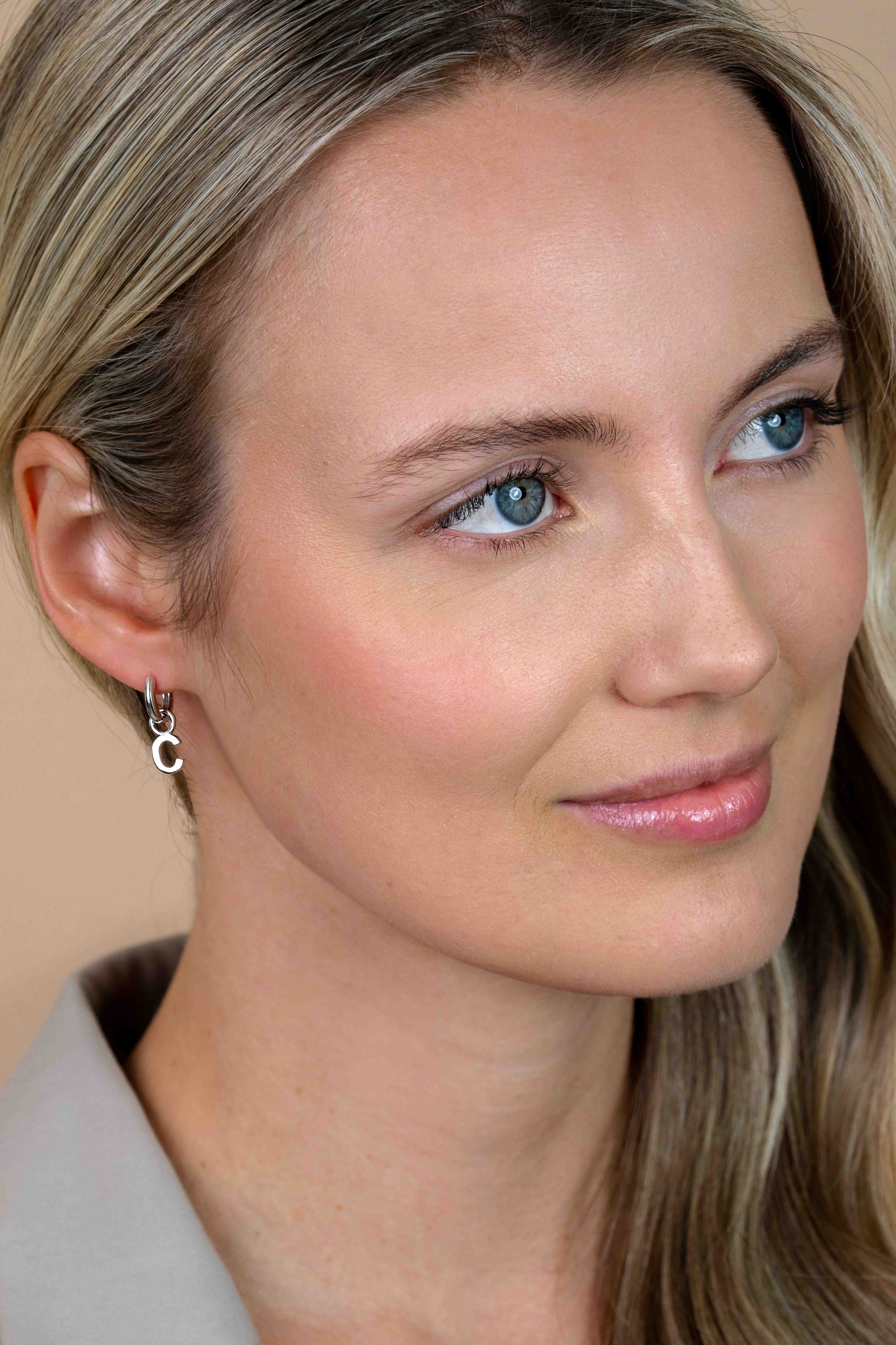 ZINZI silberner Buchstabe Ohranhänger C Preis pro Stück ZICH2144C