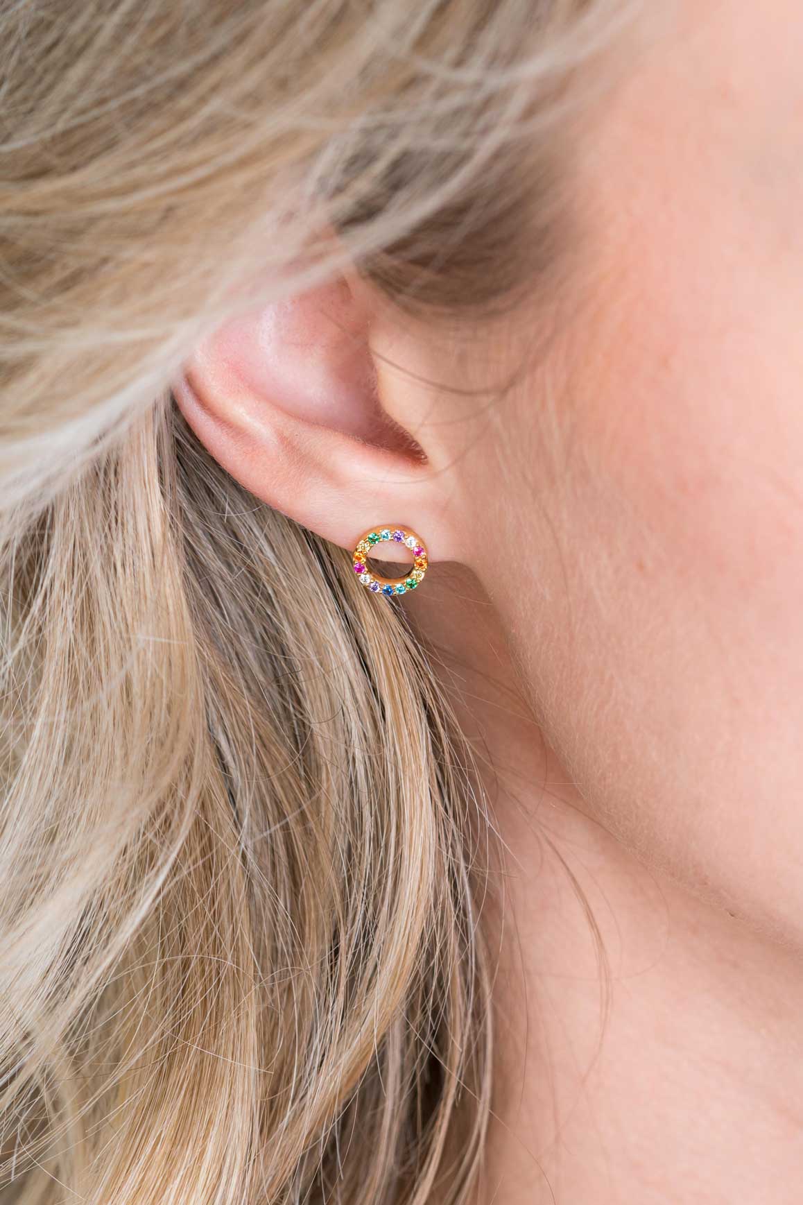 ZINZI silberne Ohrstecker 14K gelb vergoldet 8mm besetzt regenbogen ZIO2170