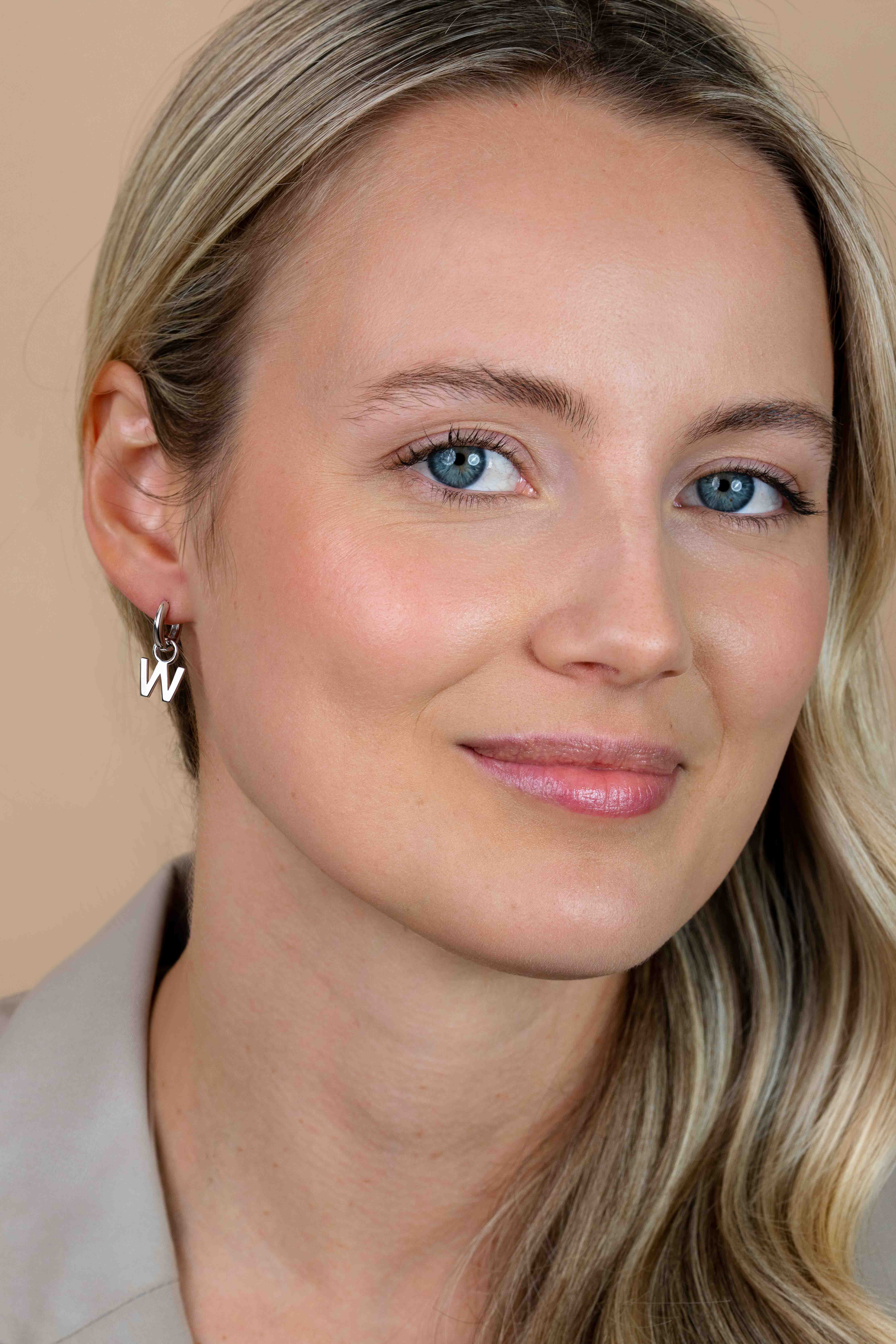 ZINZI silberner Buchstabe Ohranhänger W Preis pro Stück ZICH2144W