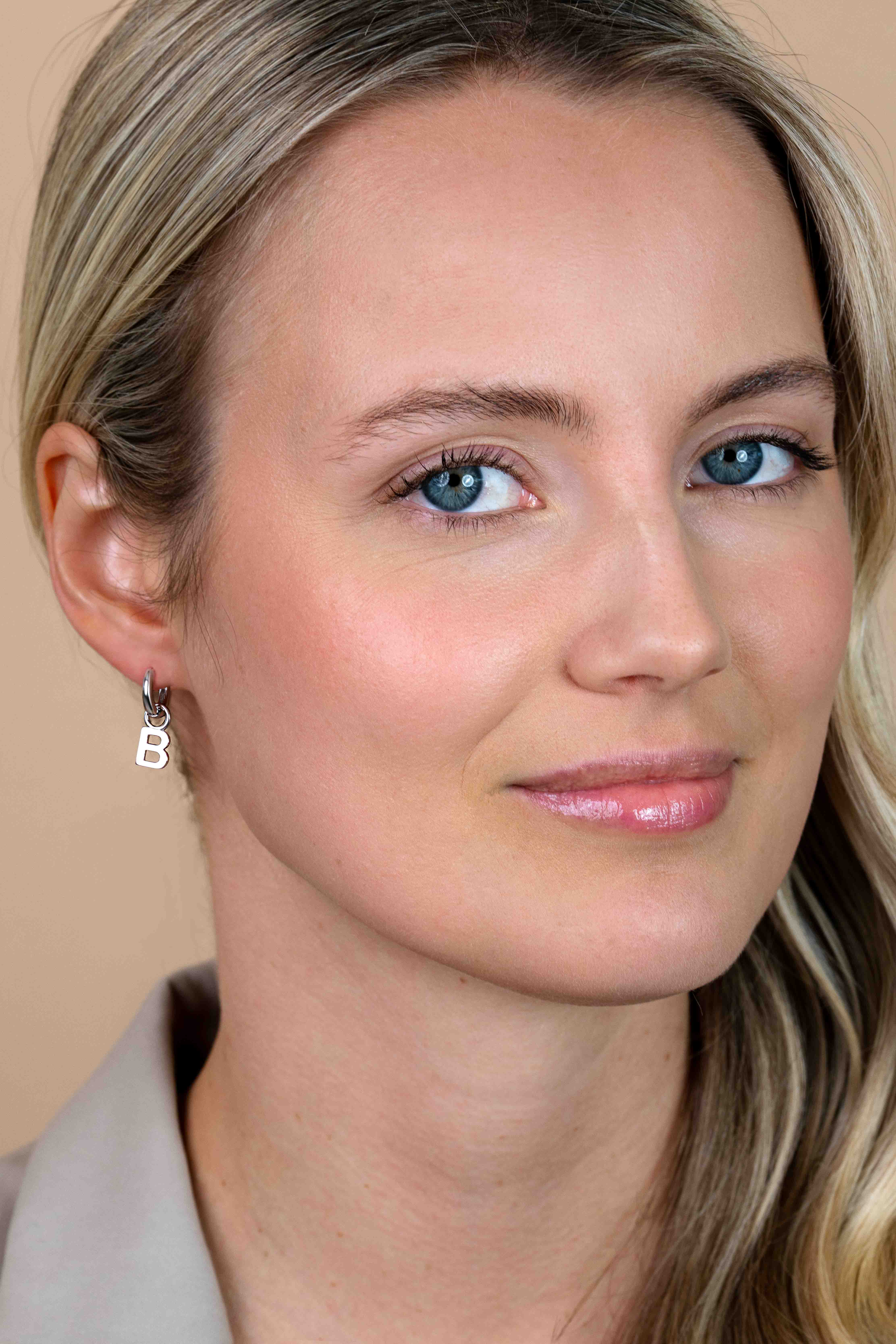 ZINZI silberner Buchstabe Ohranhänger B Preis pro Stück ZICH2144B