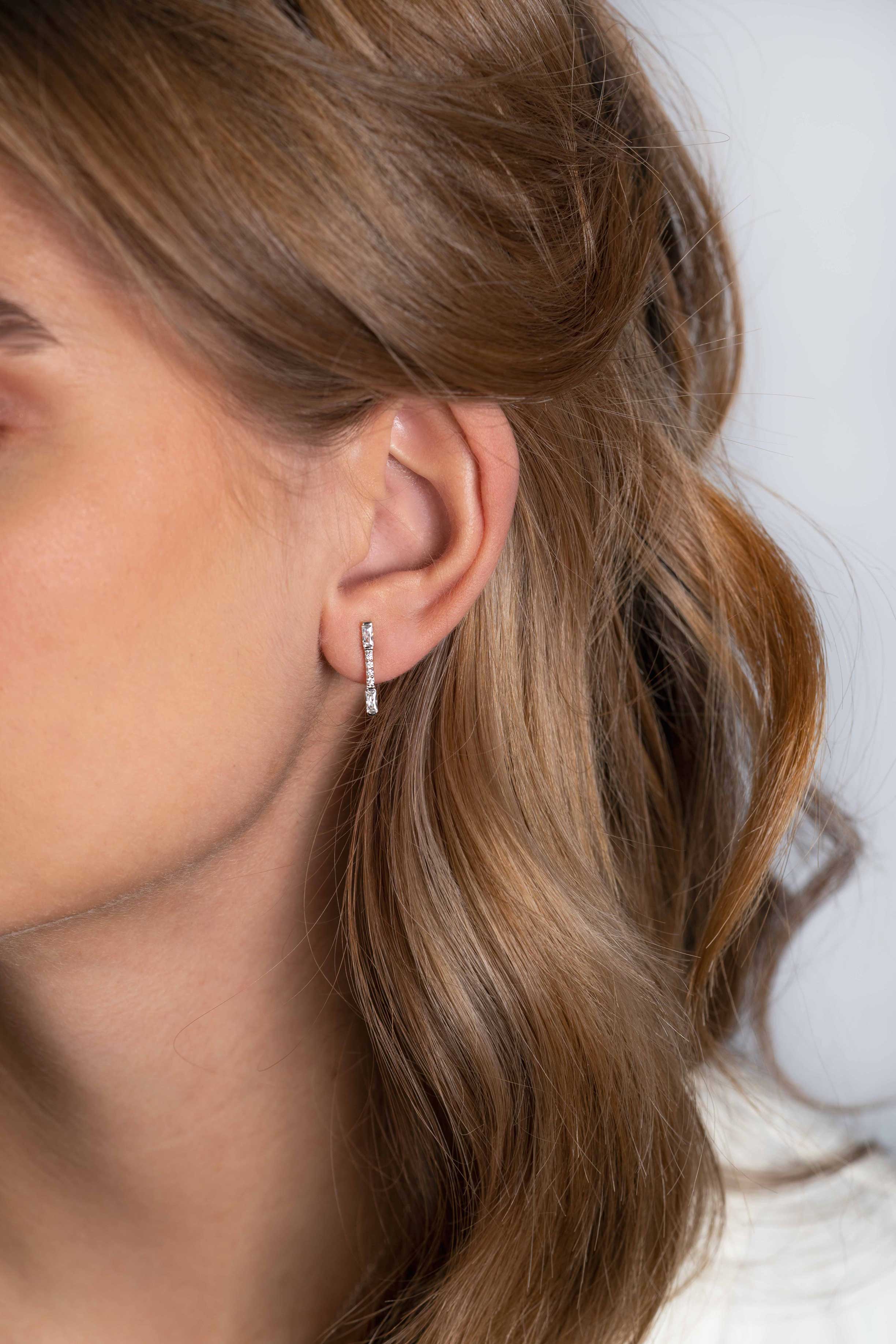 ZINZI silberne Ohrstecker Stab 17mm besetzt mit weißen Zirkonia ZIO2077