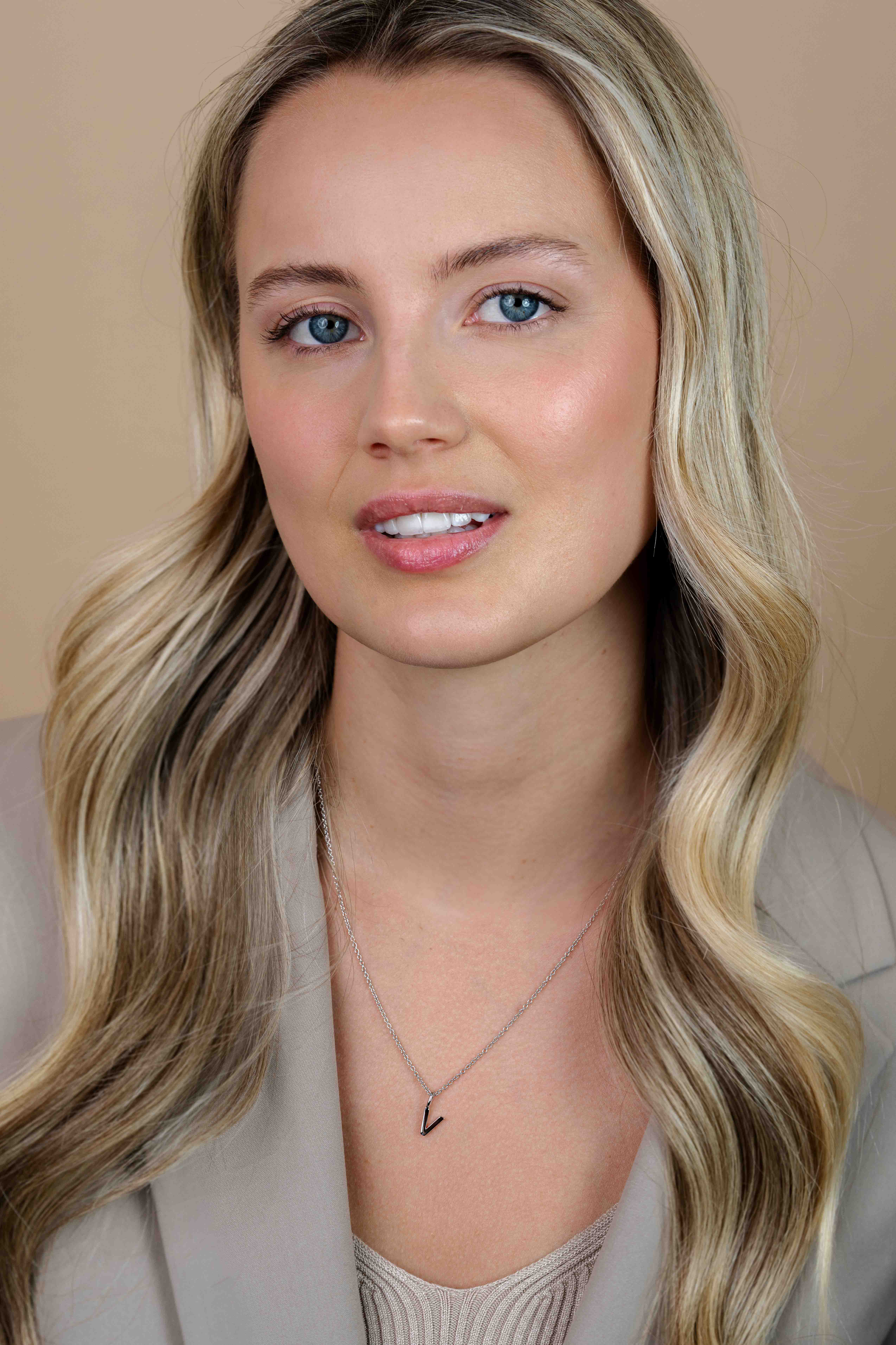 ZINZI silberner Buchstaben Anhänger V ZIH2140V