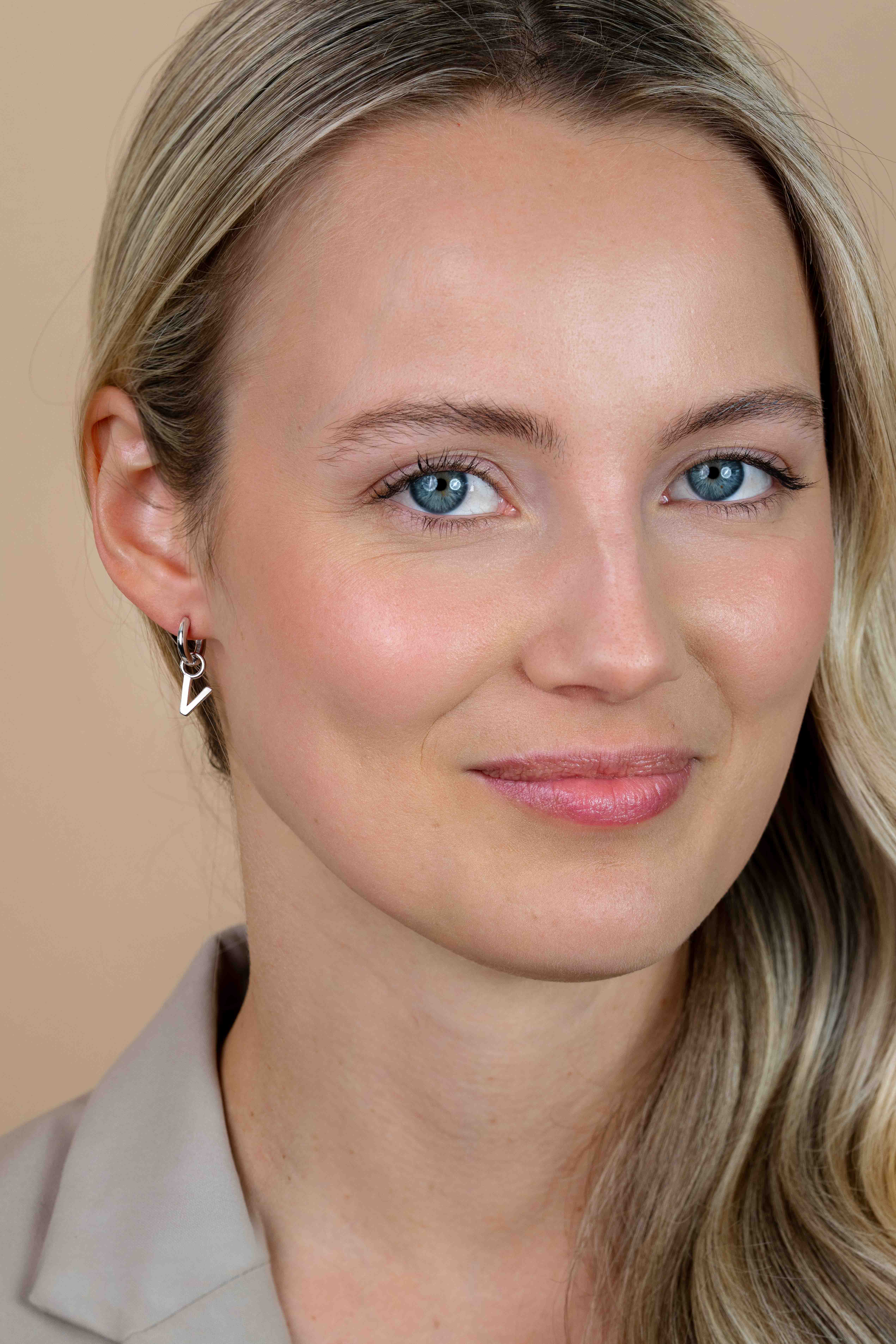 ZINZI silberner Buchstabe Ohranhänger V Preis pro Stück ZICH2144V