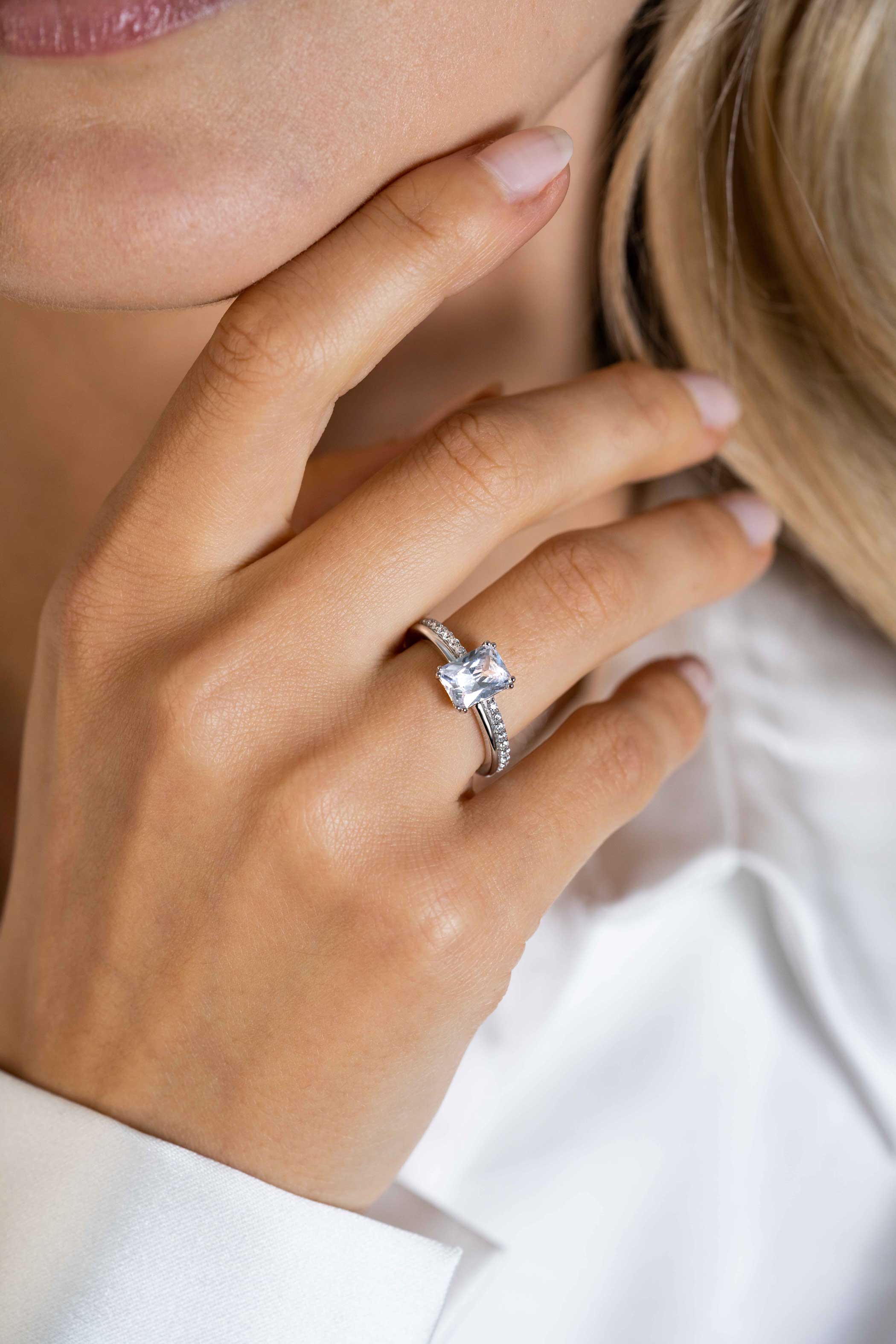 ZINZI zlv. ring met rechthoek zirconia mt.58