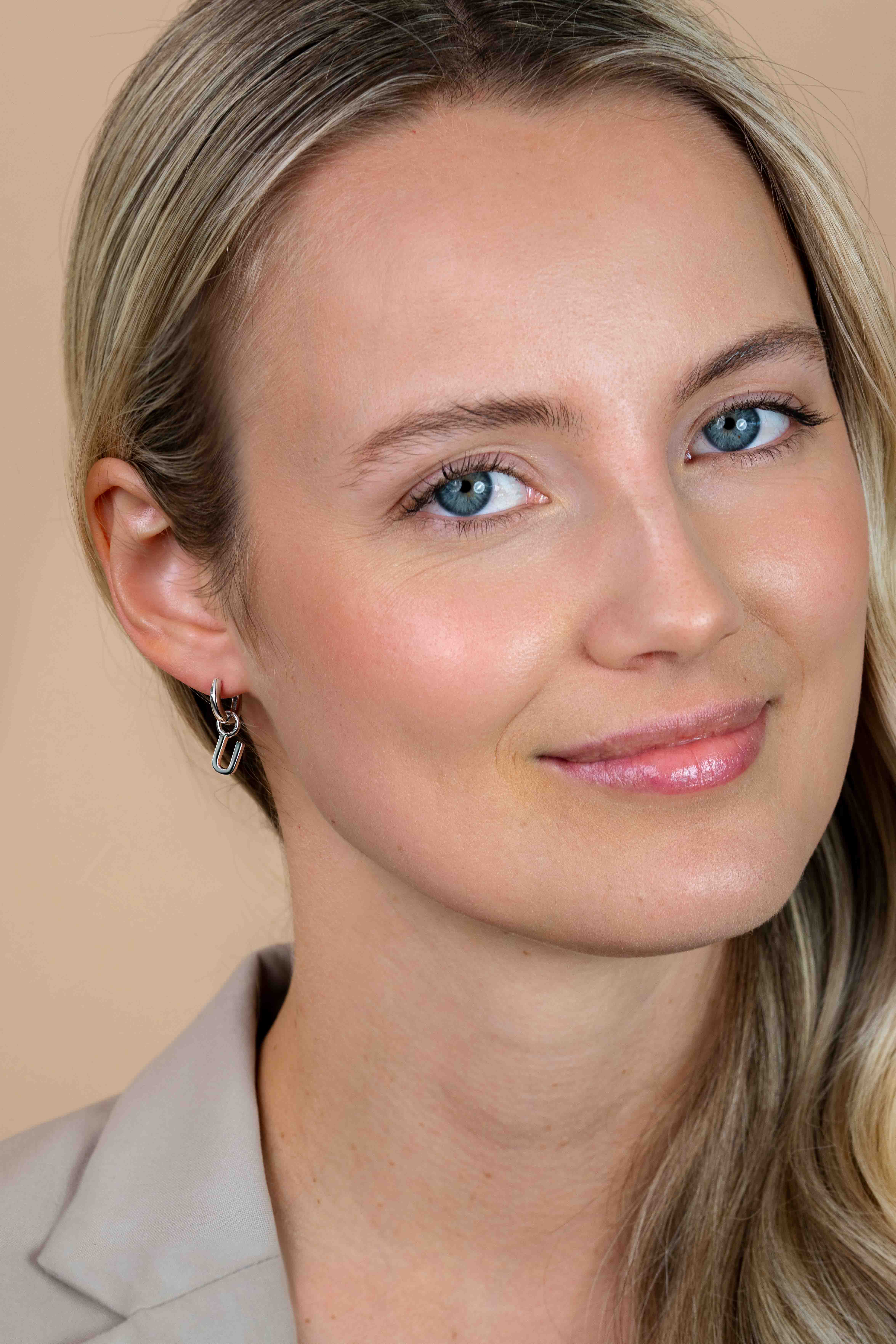 ZINZI silberner Buchstabe Ohranhänger U Preis pro Stück ZICH2144U