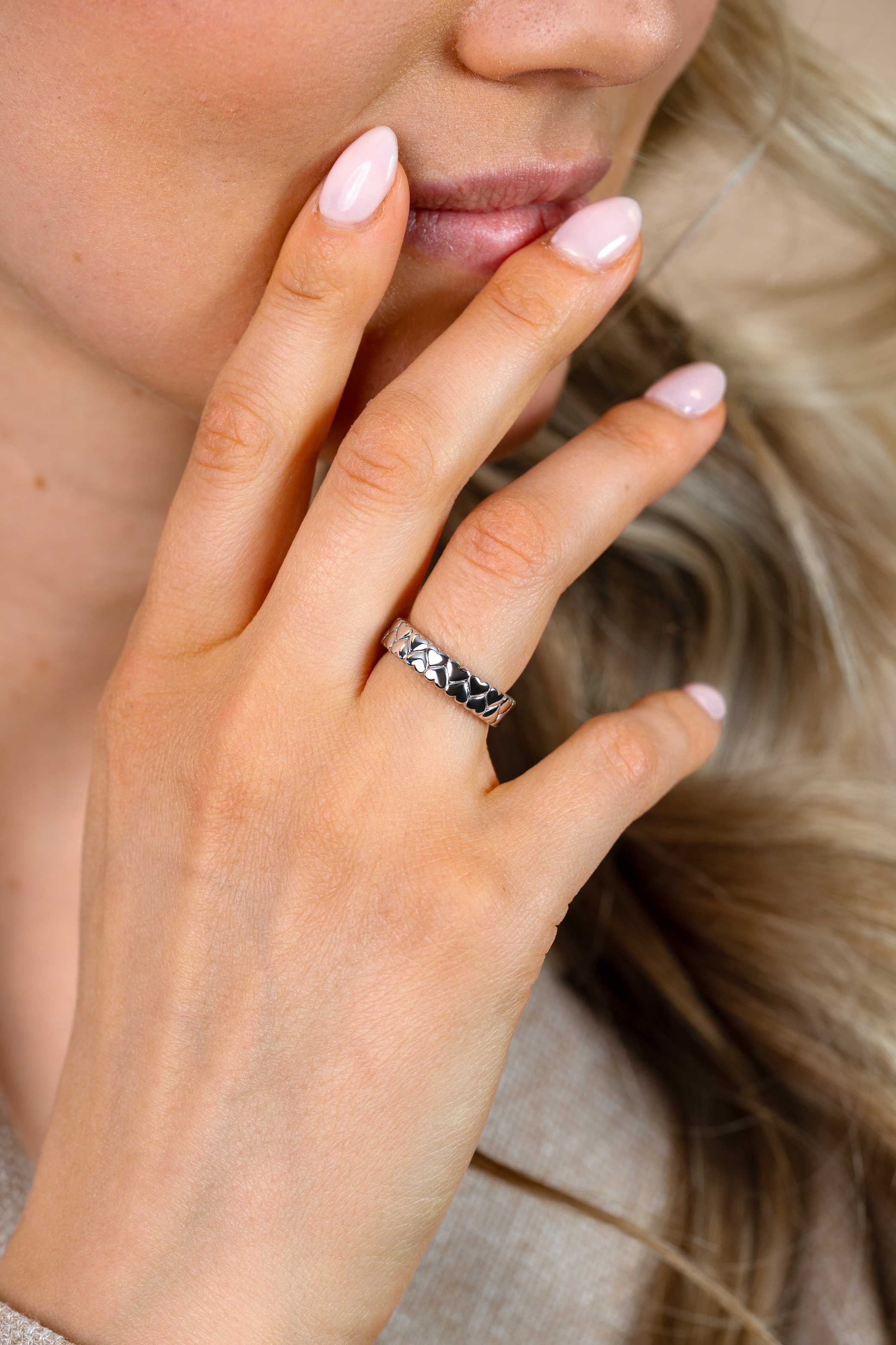 ZINZI zlv. ring dubbele rij hartjes mt.62