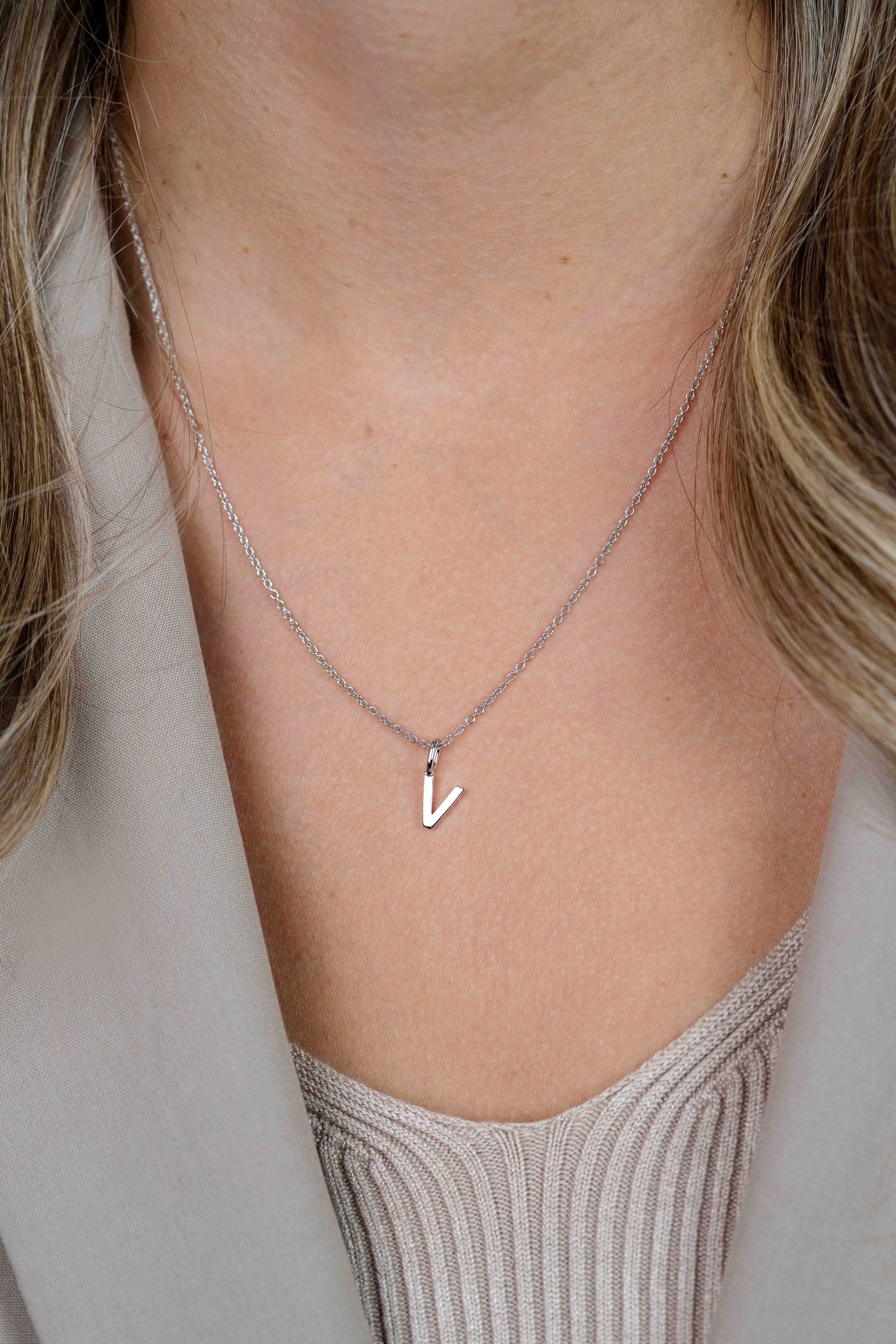 ZINZI silberner Buchstaben Anhänger V ZIH2140V