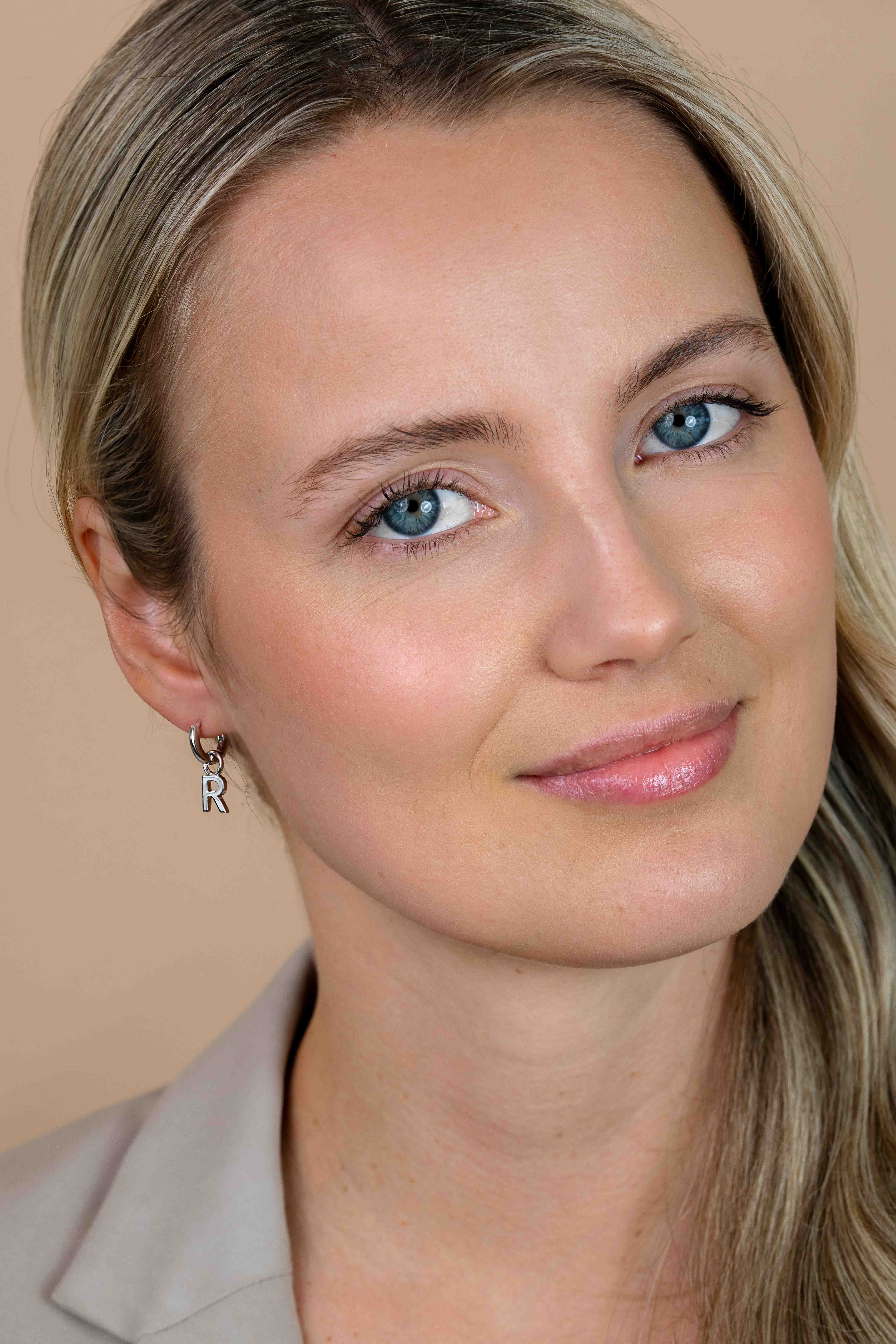 ZINZI silberner Buchstabe Ohranhänger R Preis pro Stück ZICH2144R