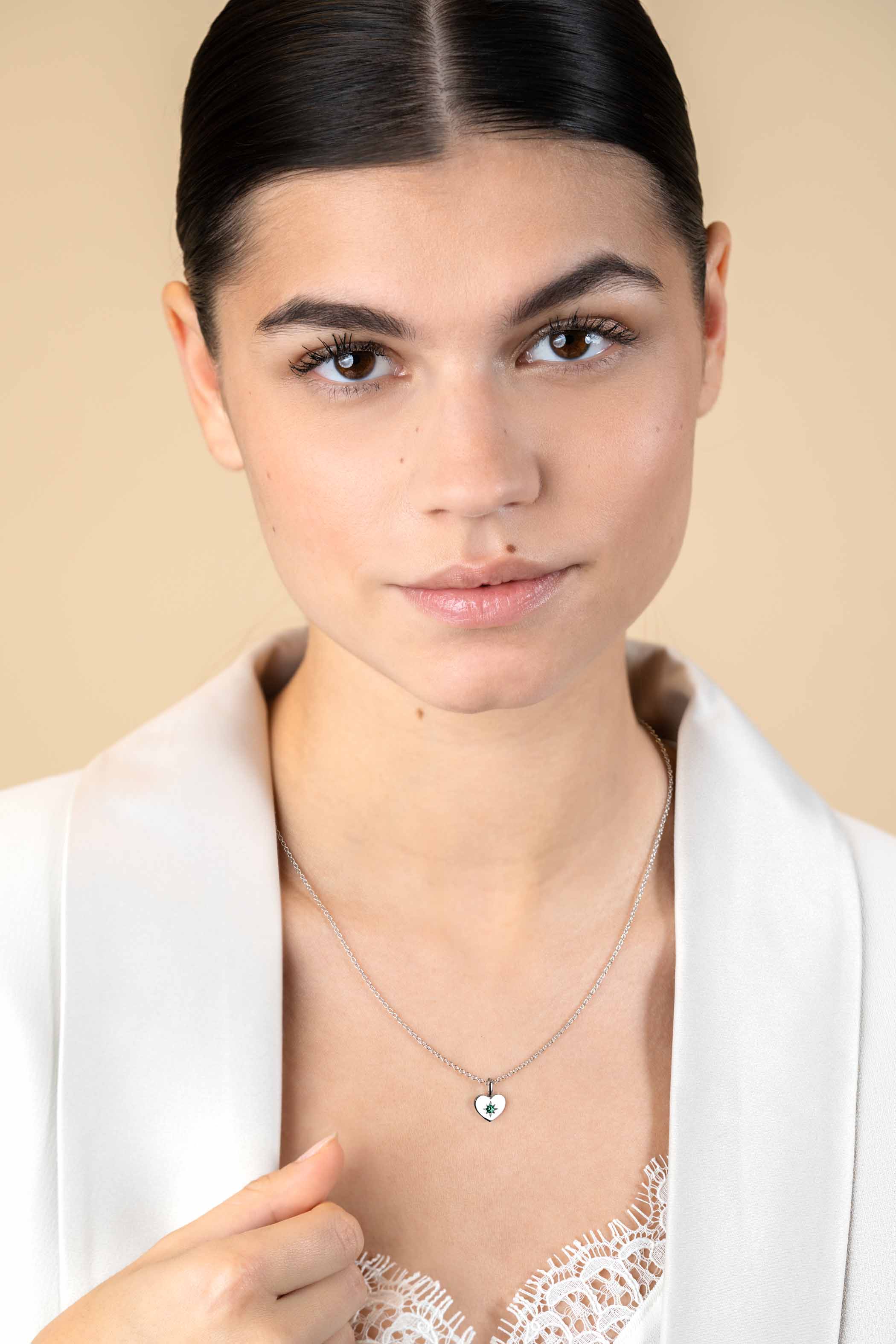 ZINZI zlv. hanger hartvorm birthstones smaragd cz.