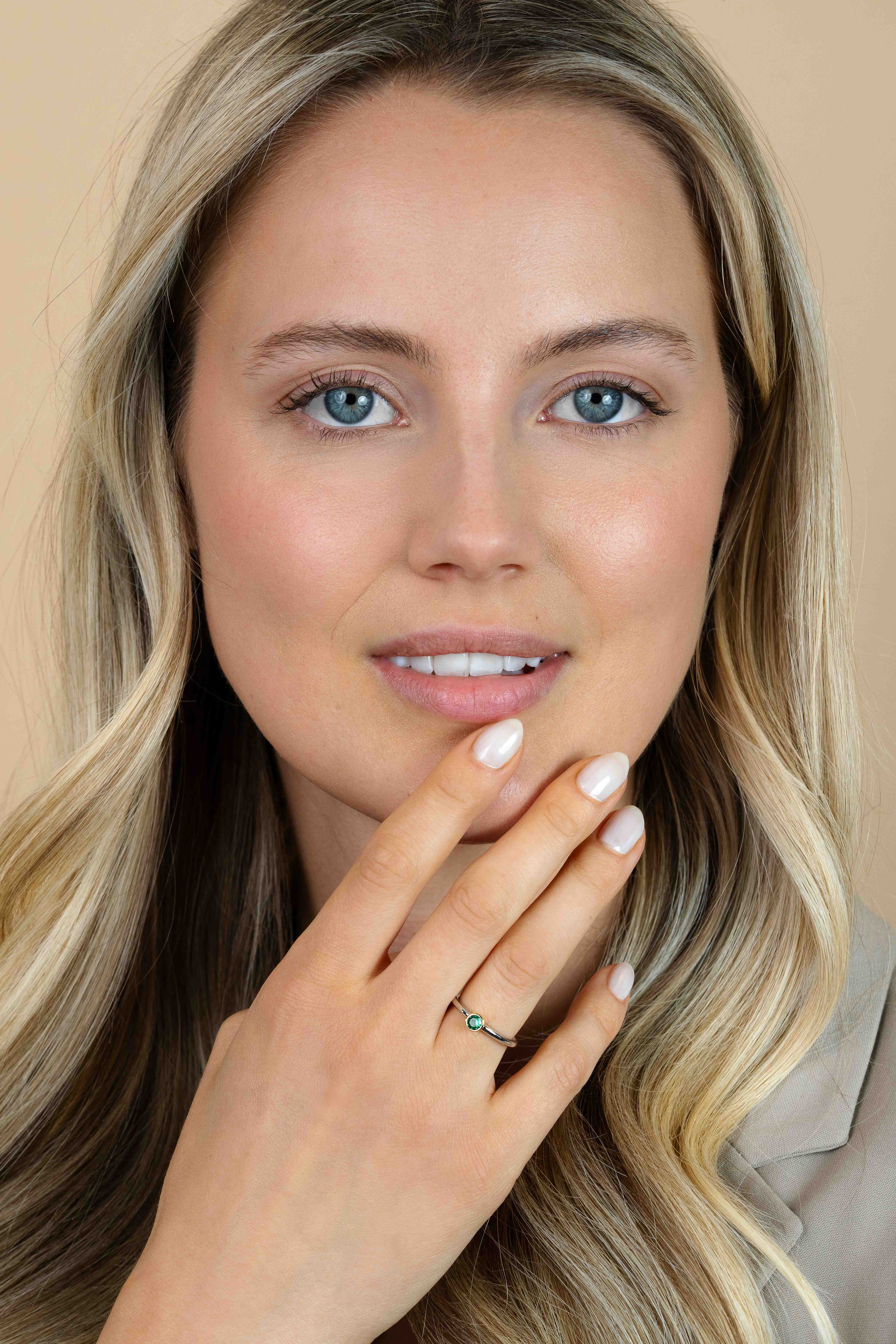 ZINZI Silberring bicolor glatt rund mit grünen Zirkonia ZIR1177G